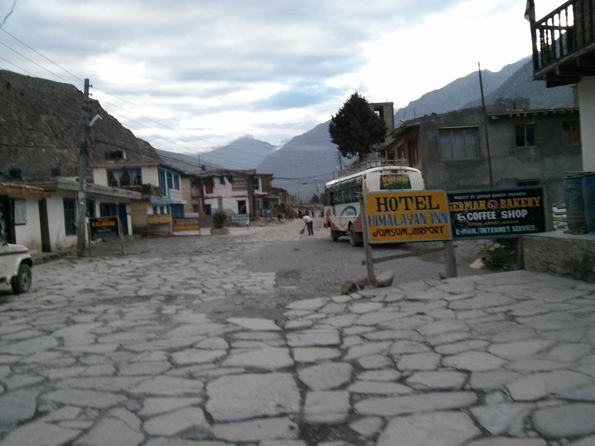 Street view near Hotel Himilayan Inn, Chitre