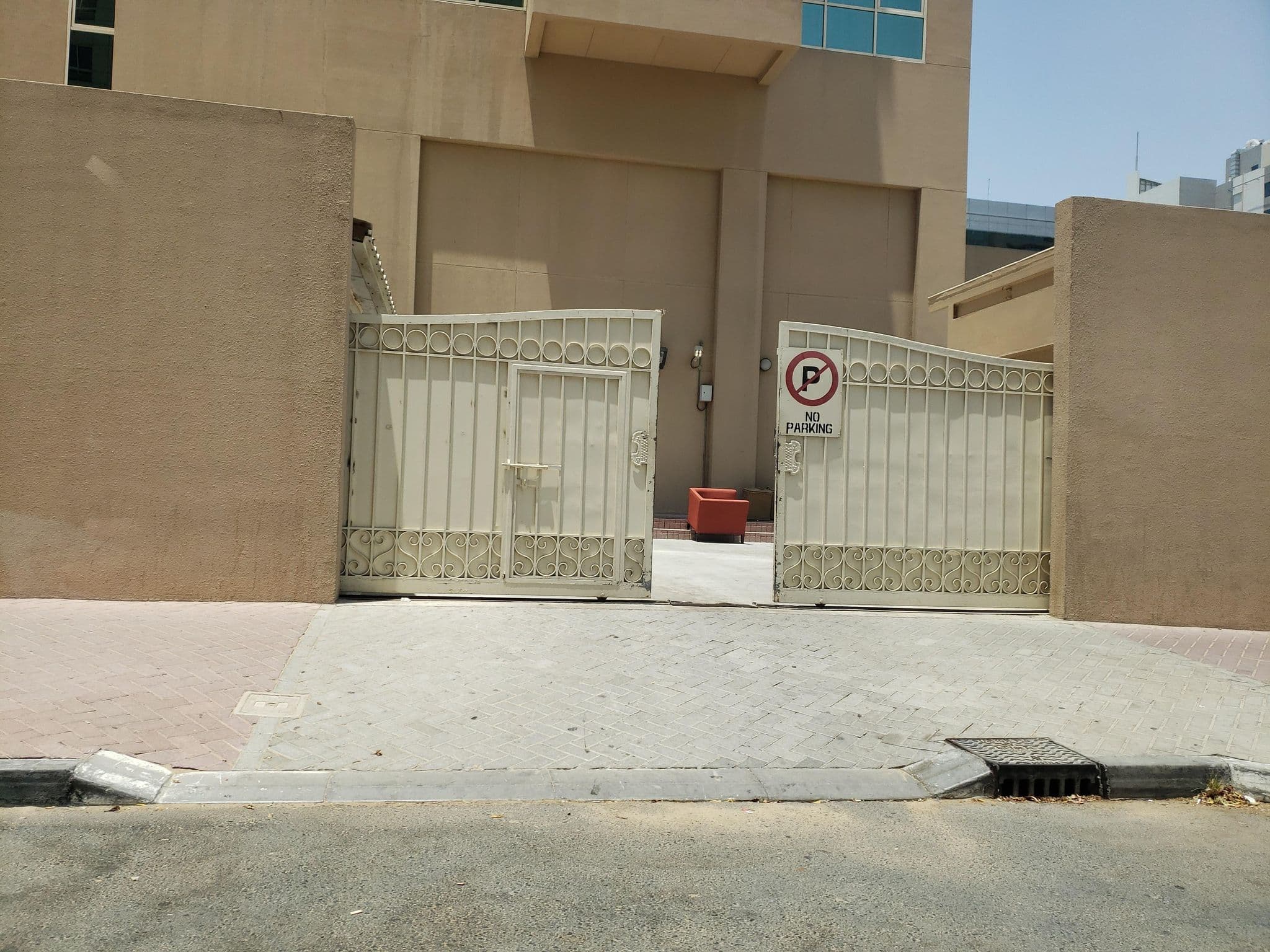 Street view near Marriott Executive Apartments Dubai Creek Tower 2, Būr Sa‘īd — © mapfool (CC BY-SA · Mapillary)