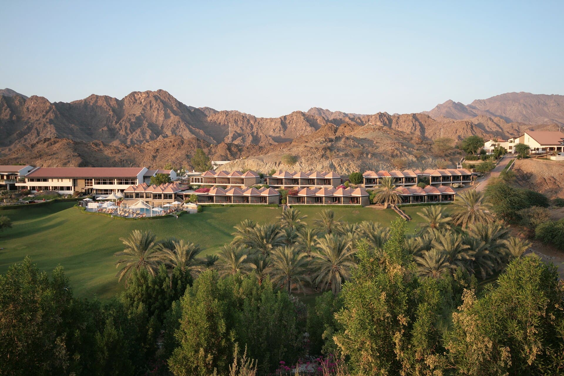 Hatta Fort Hotel (via Wikimedia Commons, CC BY-SA 3.0)