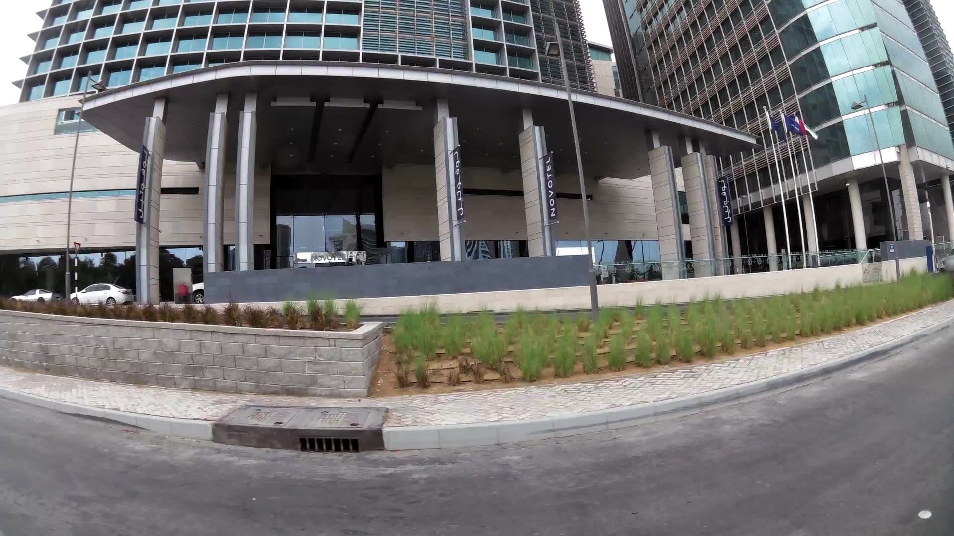 Street view near Novotel, Abu Dhabi — © kaartcam (CC BY-SA · Mapillary)