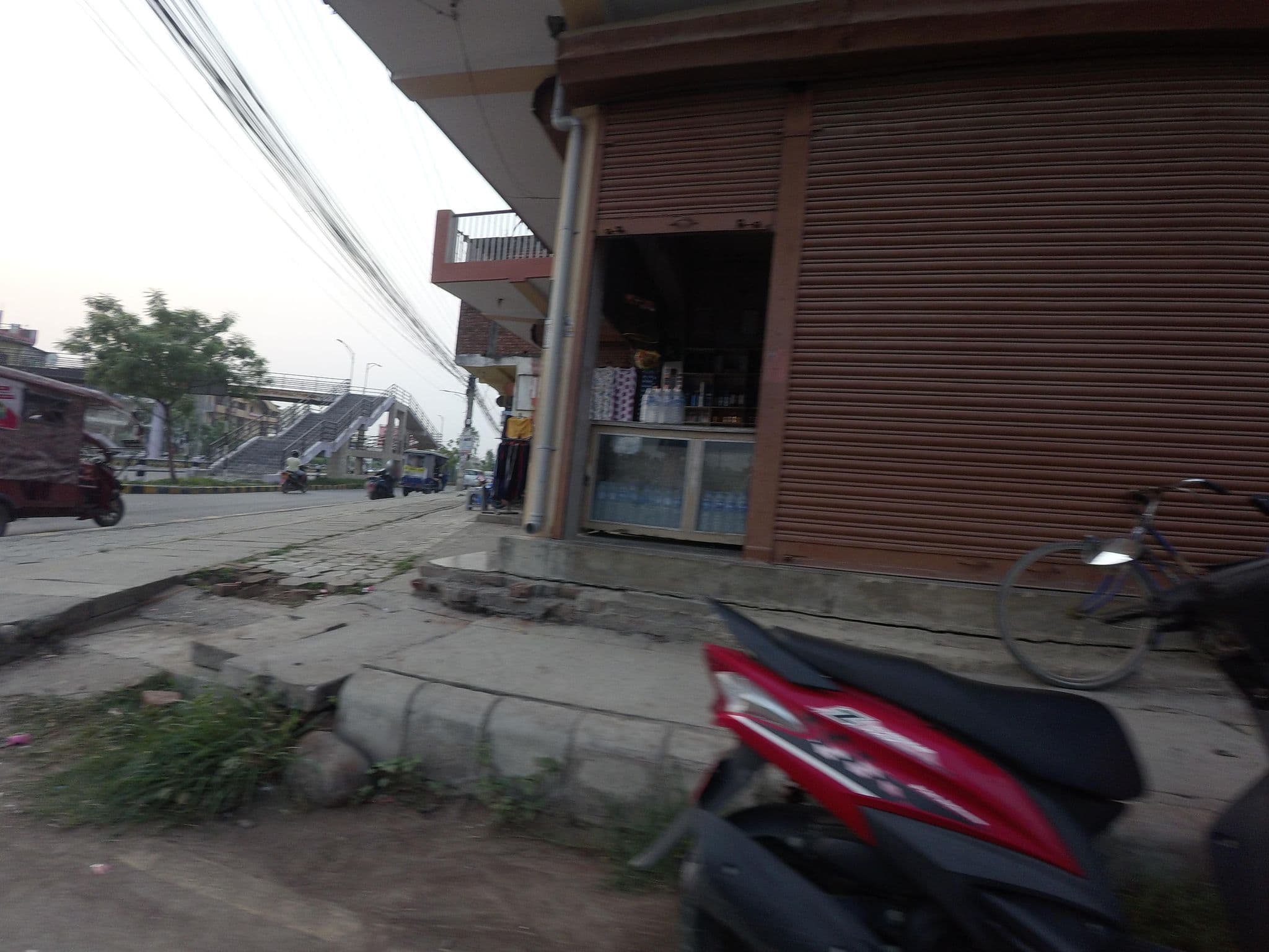 Street view near Pandit retaurant and guest house, Siddharthanagar — © gauravparajuli09 (CC BY-SA · Mapillary)