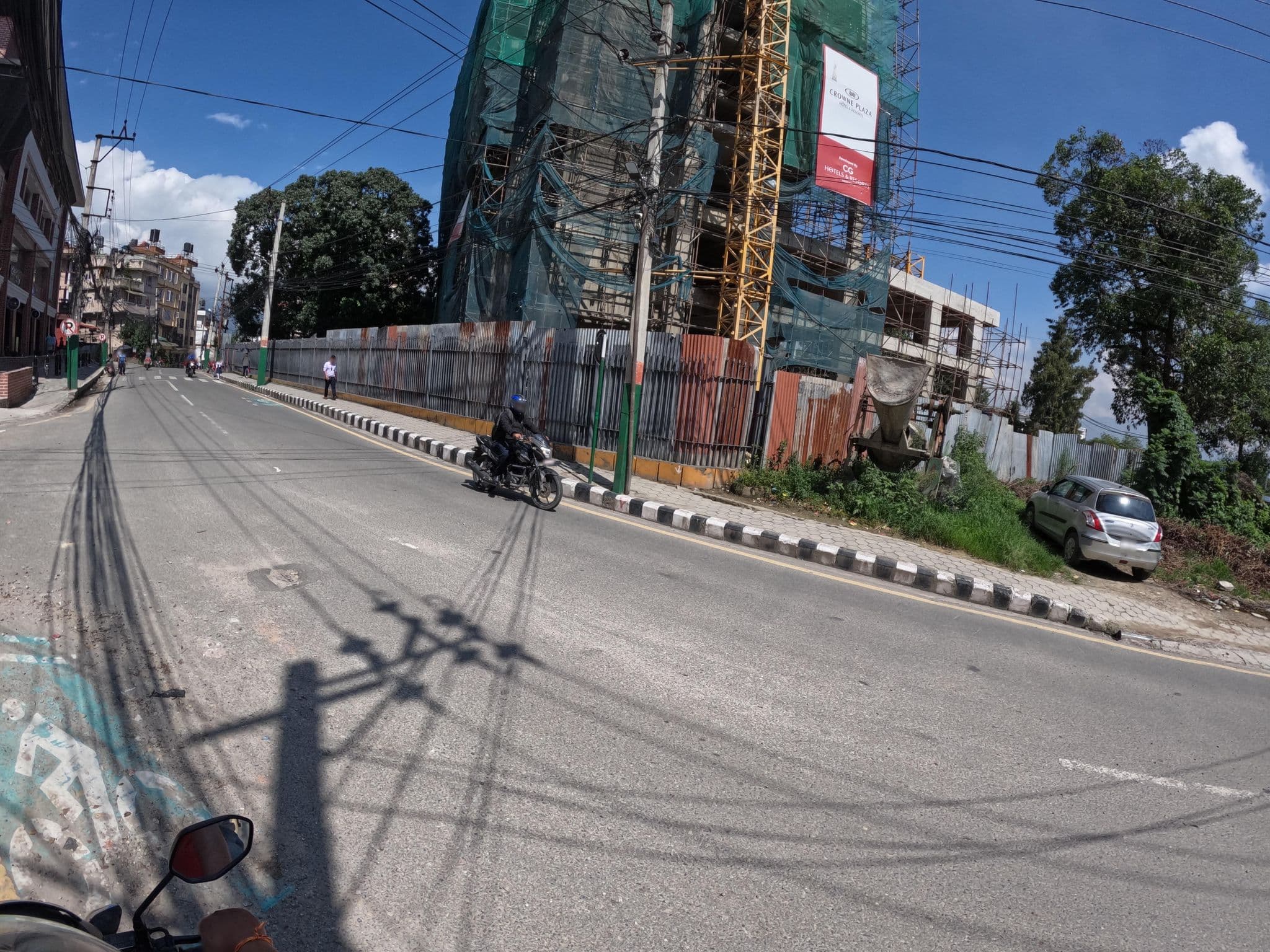 Street view near Crowne Plaza, Pātan