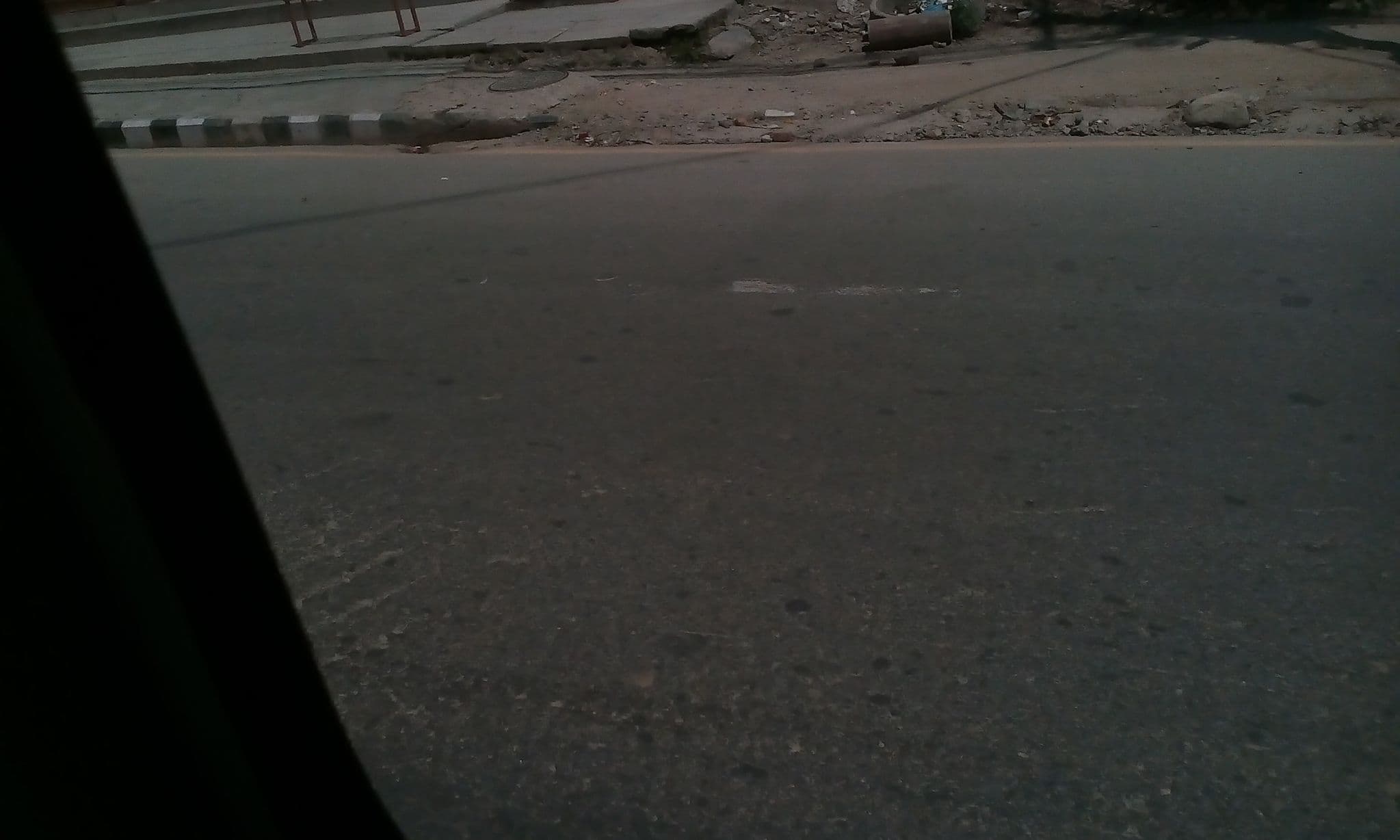 Street view near Hotel Laligurans, Chapali̇̄ Bhaḍrakāli̇̄