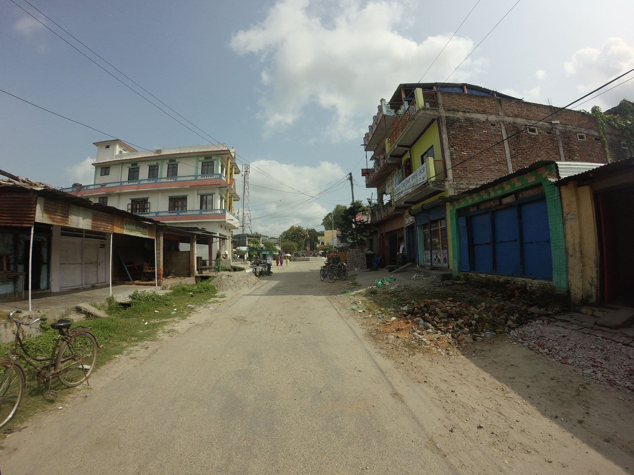 Street view near Bhet Ghat Hotel, Ṭikāpur — © nirabpudasaini (CC BY-SA · Mapillary)