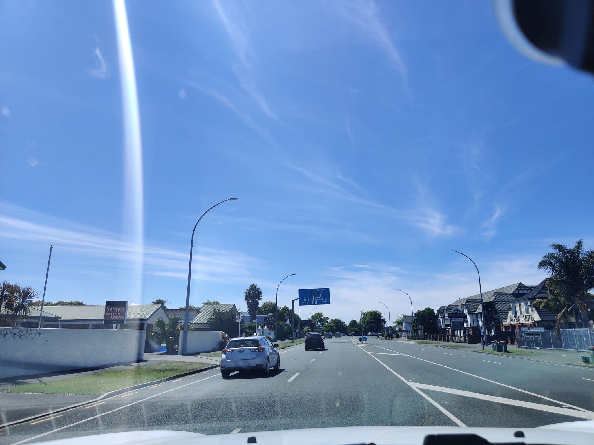 Street view near Bavaria Motel, Hamilton West — © elphix (CC BY-SA · Mapillary)