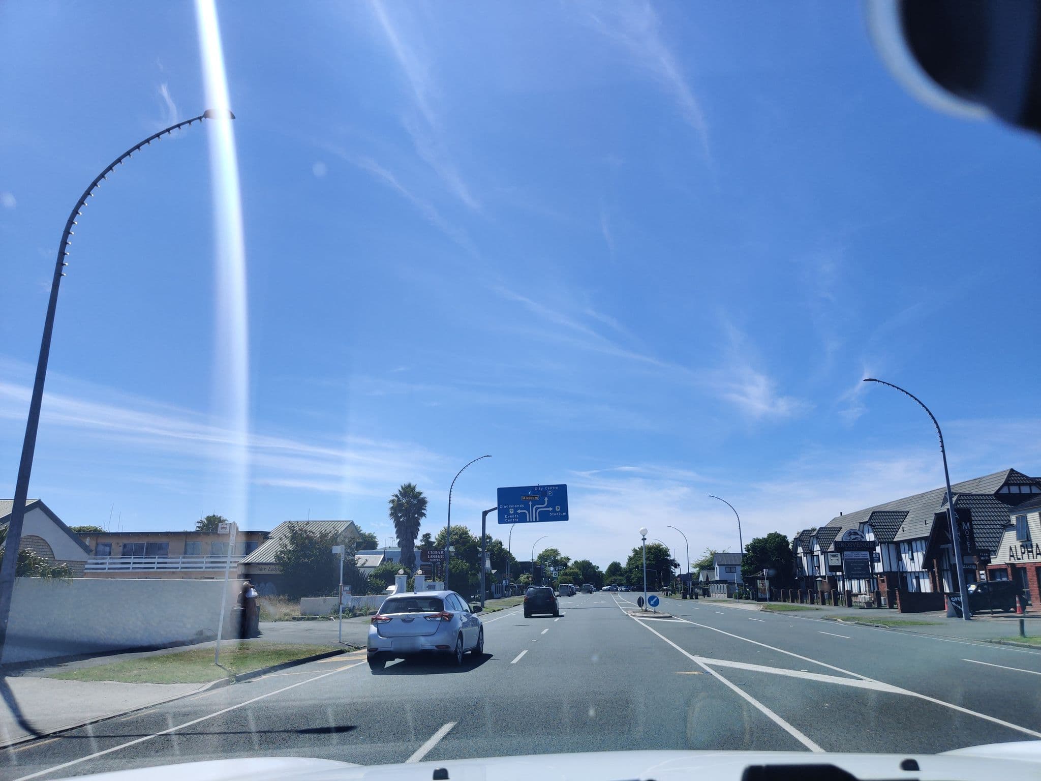 Street view near Settlers Motor Lodge, Hamilton West — © elphix (CC BY-SA · Mapillary)