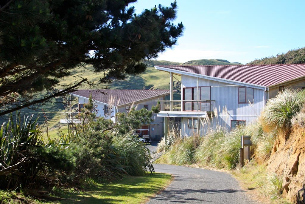 Castaways Resort (via Wikimedia Commons, CC BY 2.0)