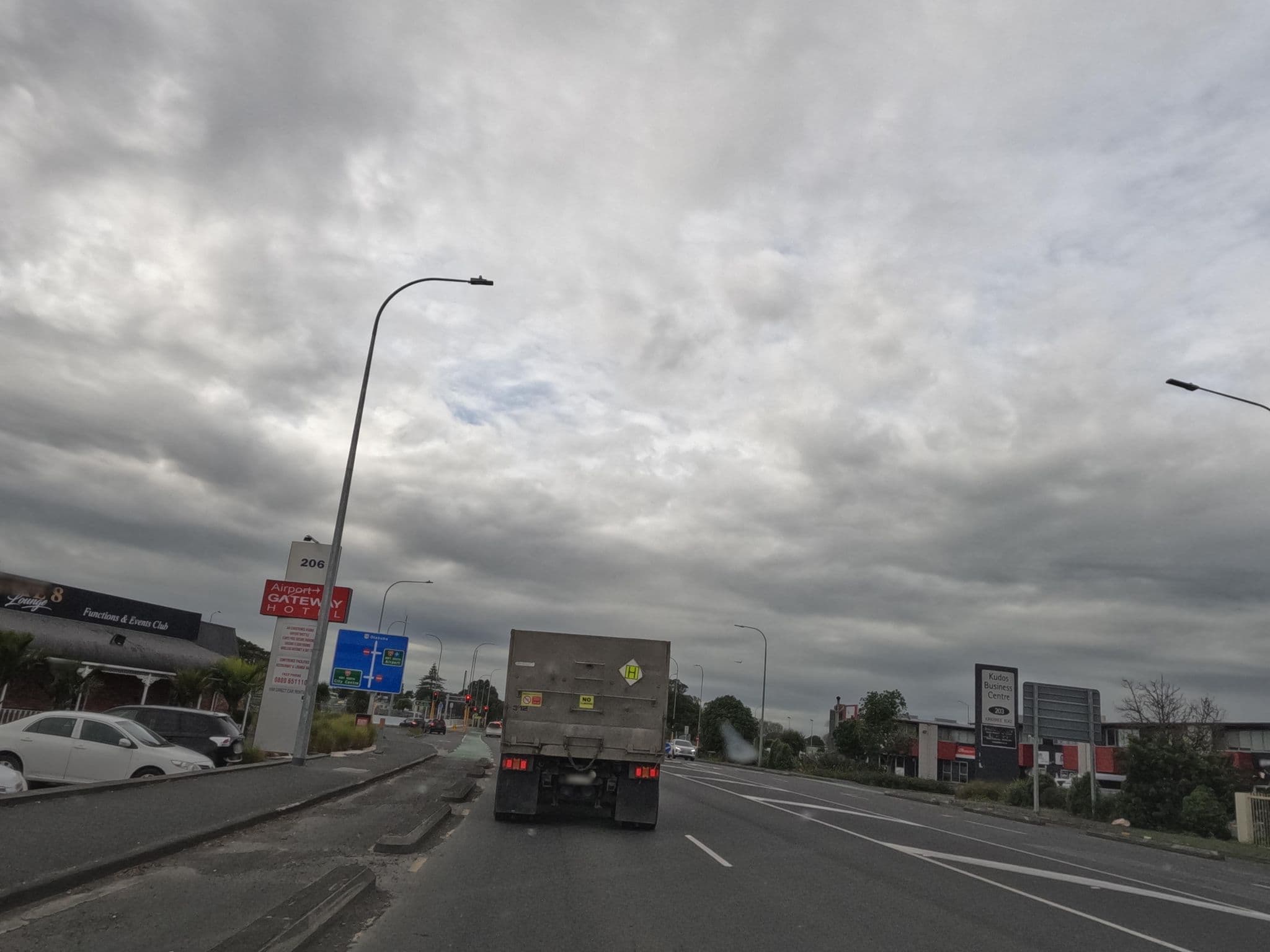 Street view near Airport Gateway Hotel, Mangere — © rsnaru (CC BY-SA · Mapillary)
