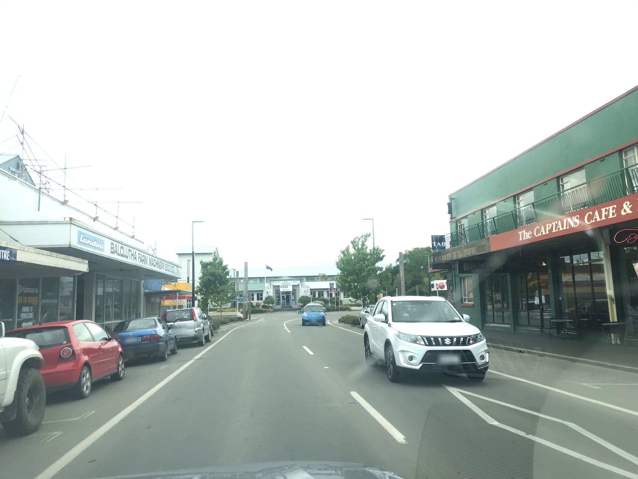 Street view near Hotel South Otago, Balclutha — © rezakhorasan (CC BY-SA · Mapillary)
