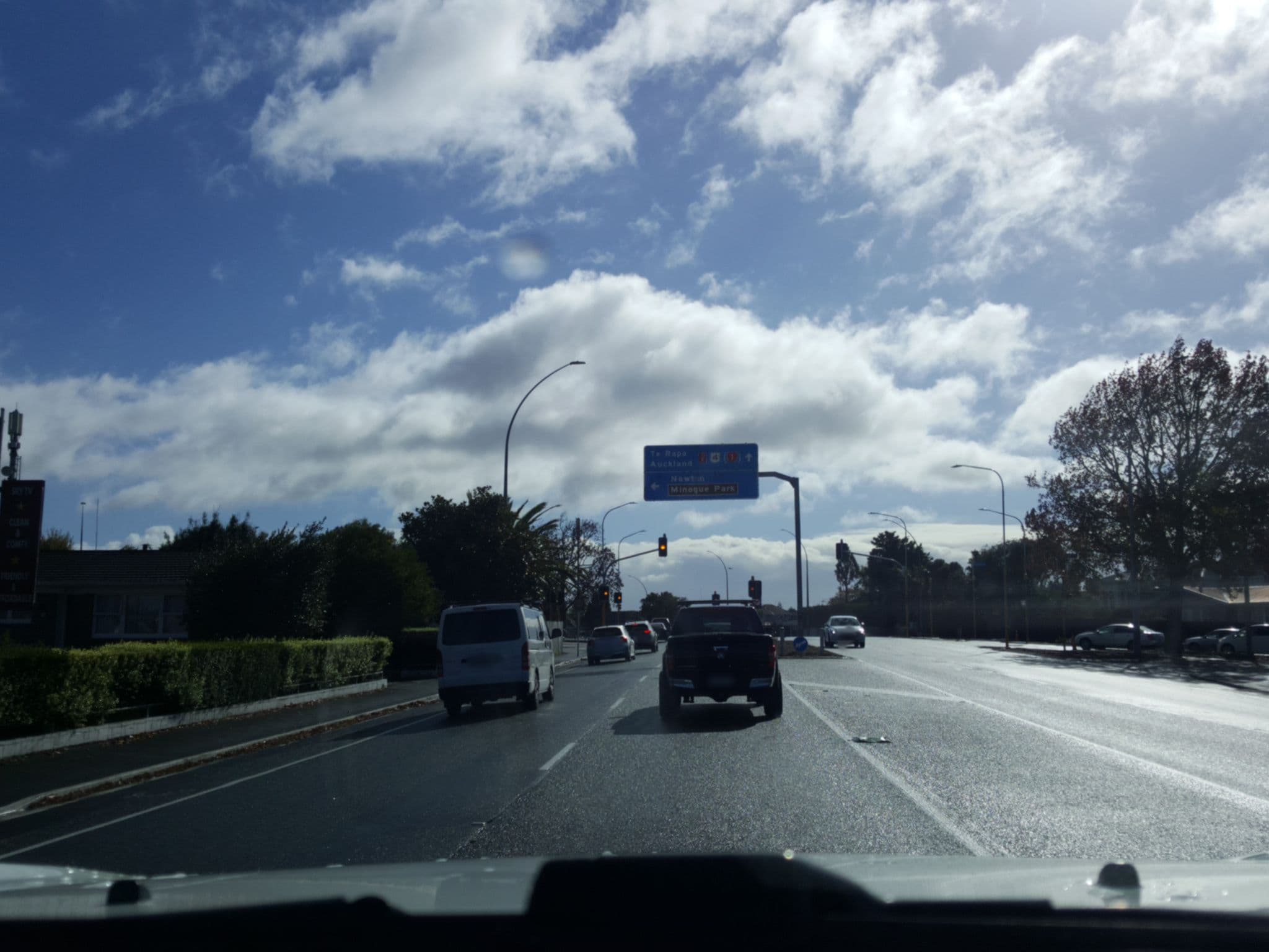 Street view near Classic Motel, Hamilton West — © elphix (CC BY-SA · Mapillary)