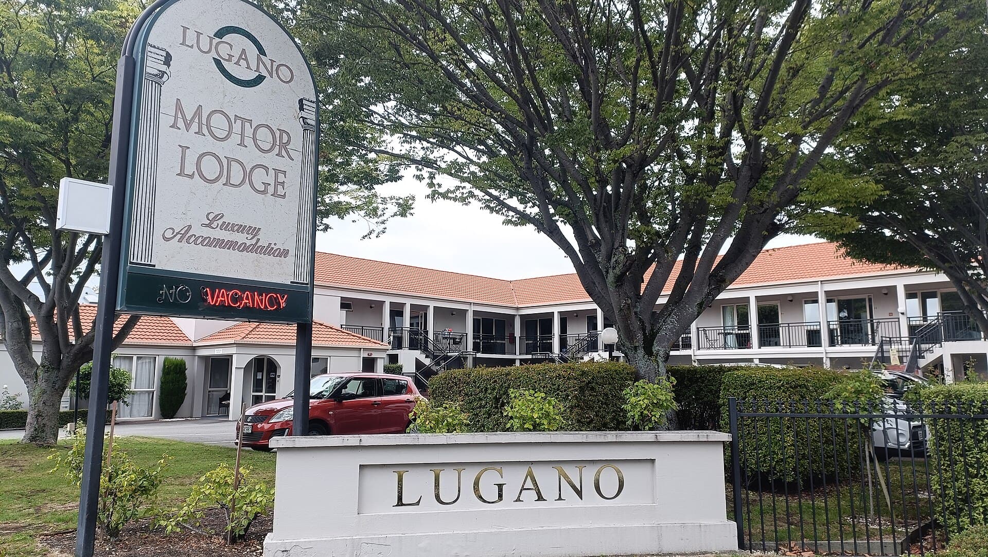 Lugano Motor Lodge (via Wikimedia Commons, CC BY-SA 3.0)