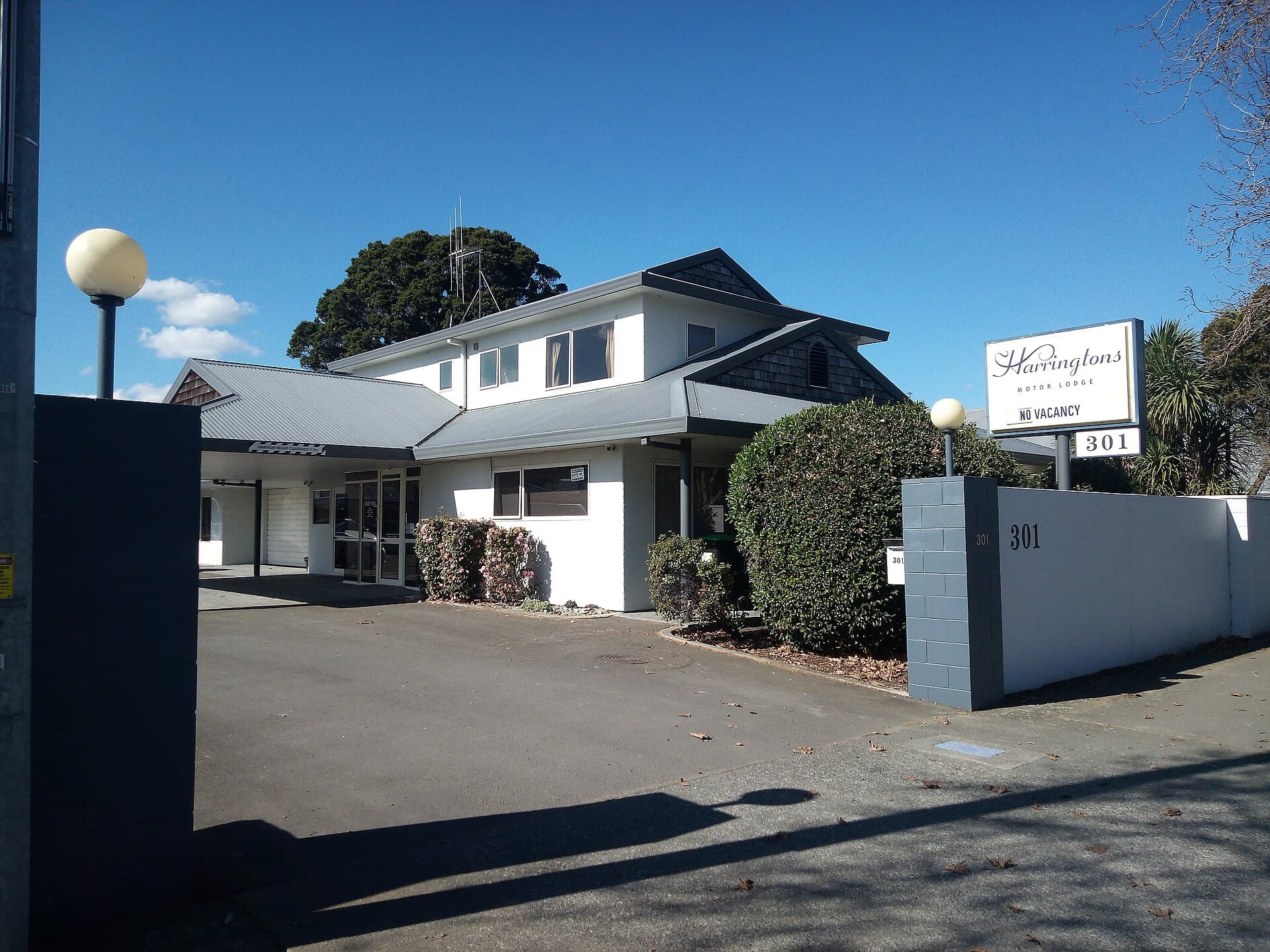 Harringtons Motor Lodge (via Wikimedia Commons, CC BY-SA 4.0)