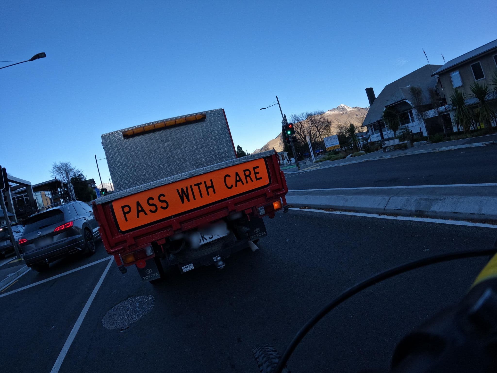 Street view near Amber lodge, Queenstown — © skillsy (CC BY-SA · Mapillary)