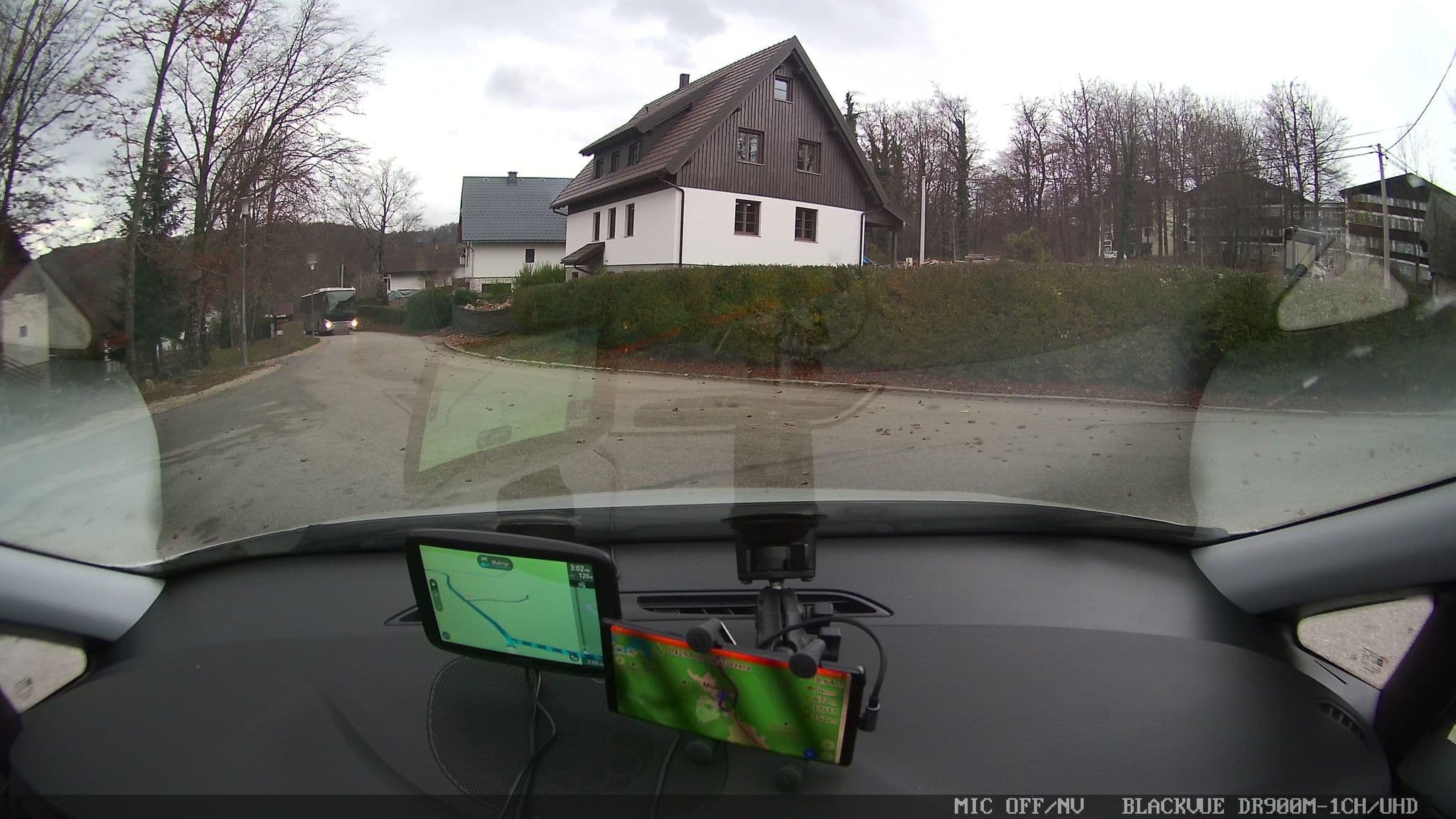 Street view near Nenad, Izačić — © jthnz (CC BY-SA · Mapillary)