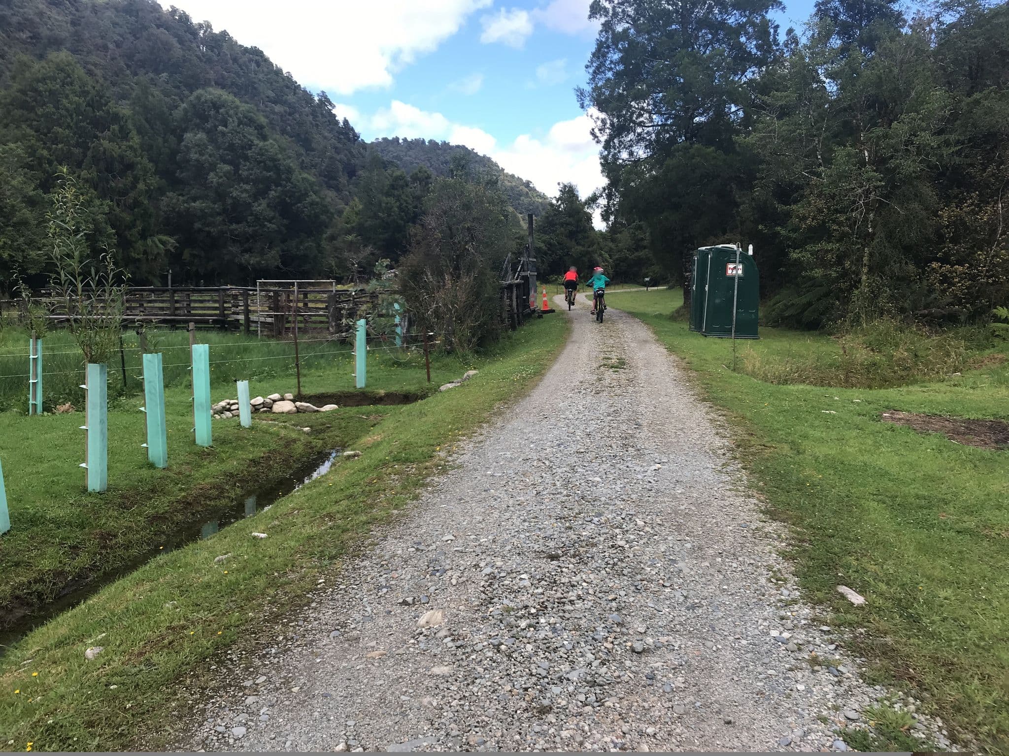 Street view near Trappers Rest, Hokitika