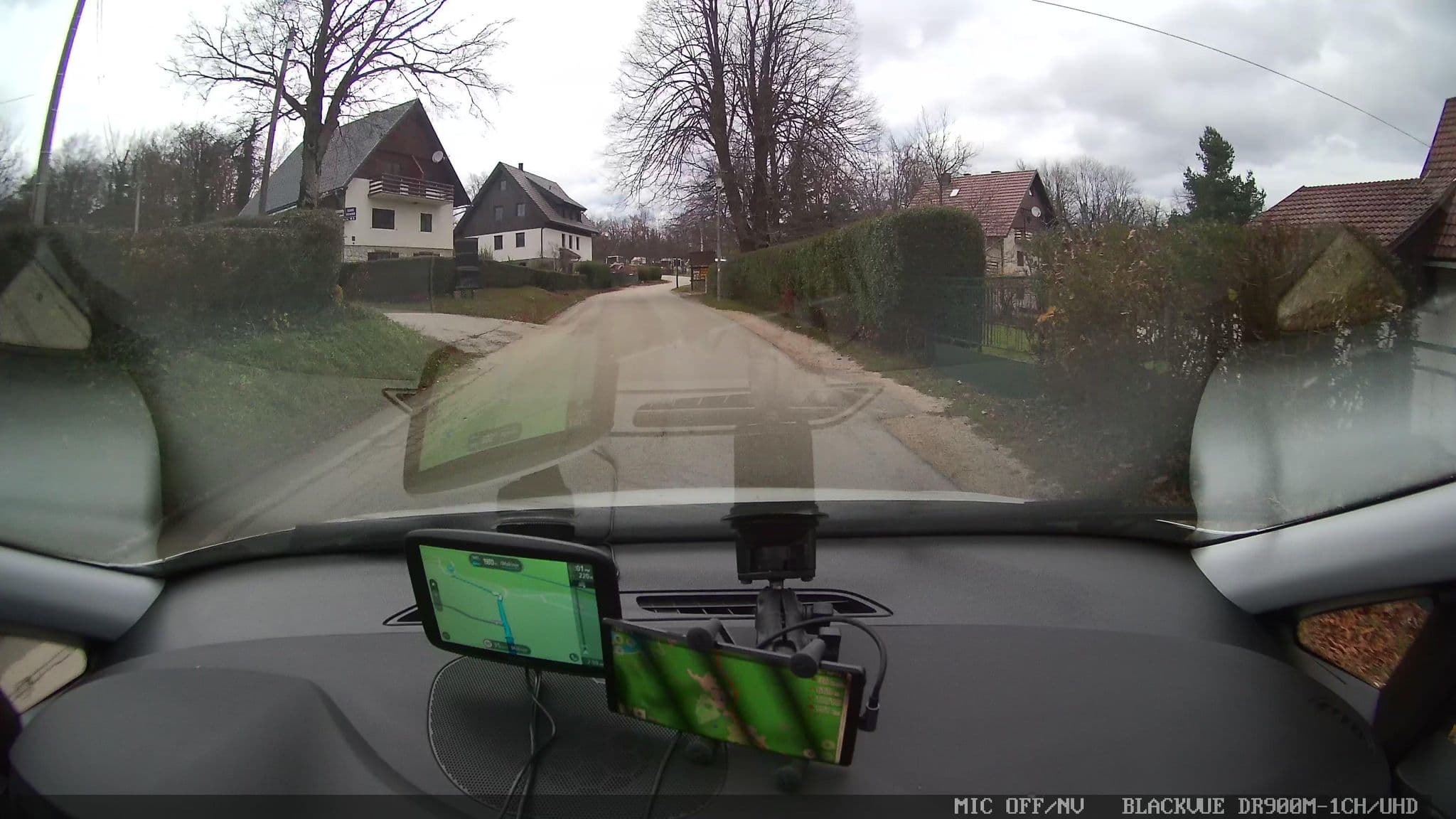 Street view near Apartments Jug, Izačić — © jthnz (CC BY-SA · Mapillary)