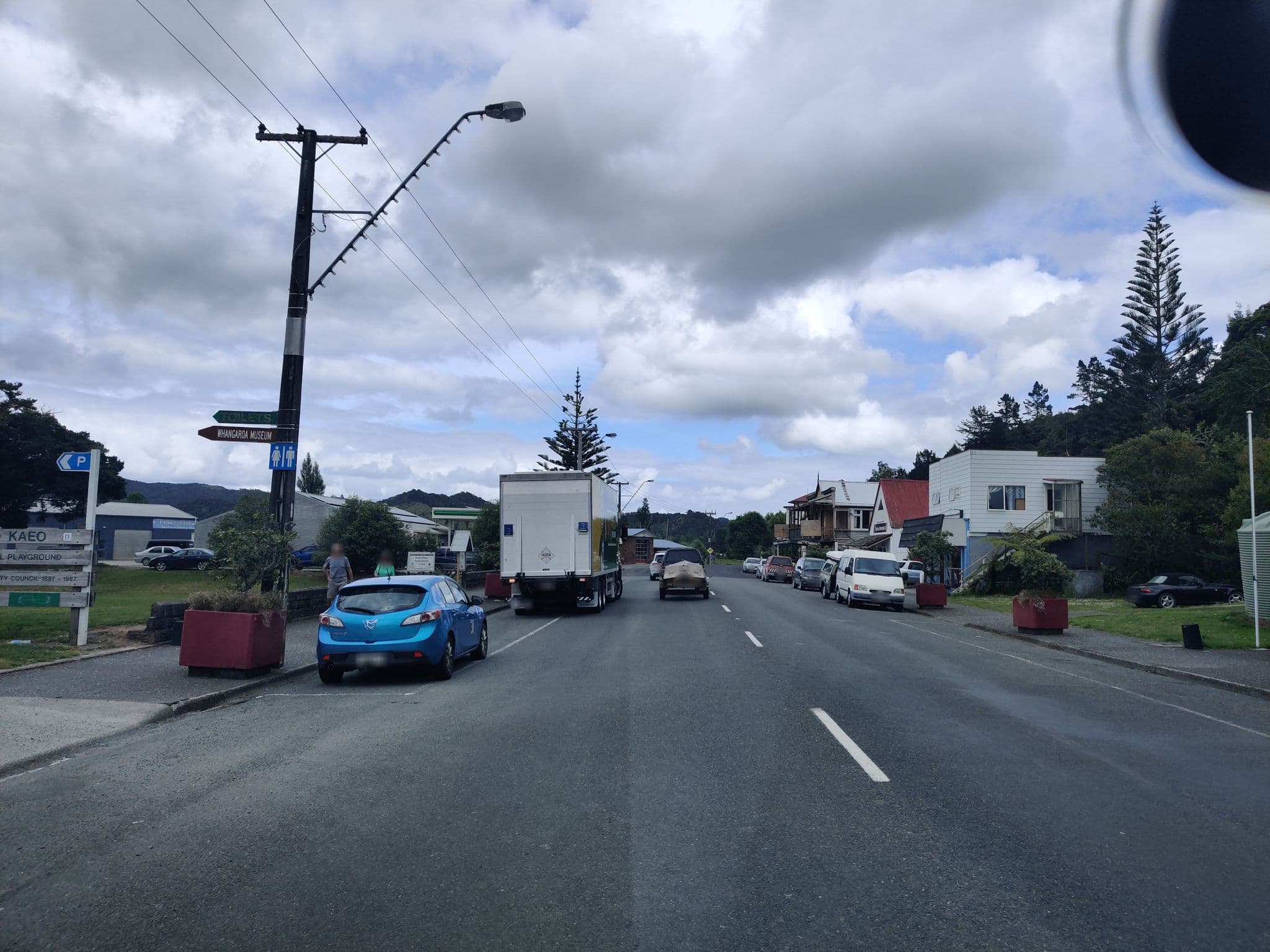 Street view near Sabbi's Backpackers, Kerikeri — © elphix (CC BY-SA · Mapillary)