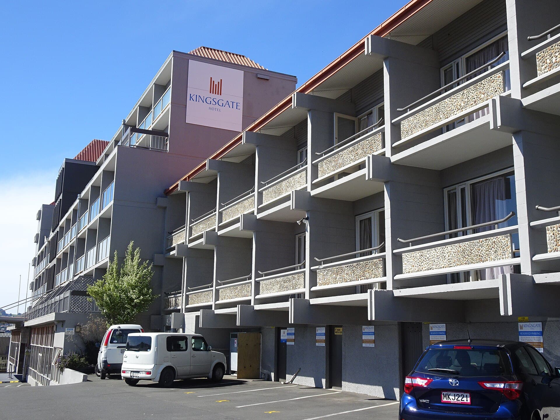 Kingsgate Hotel Dunedin (via Wikimedia Commons, CC BY-SA 2.0)