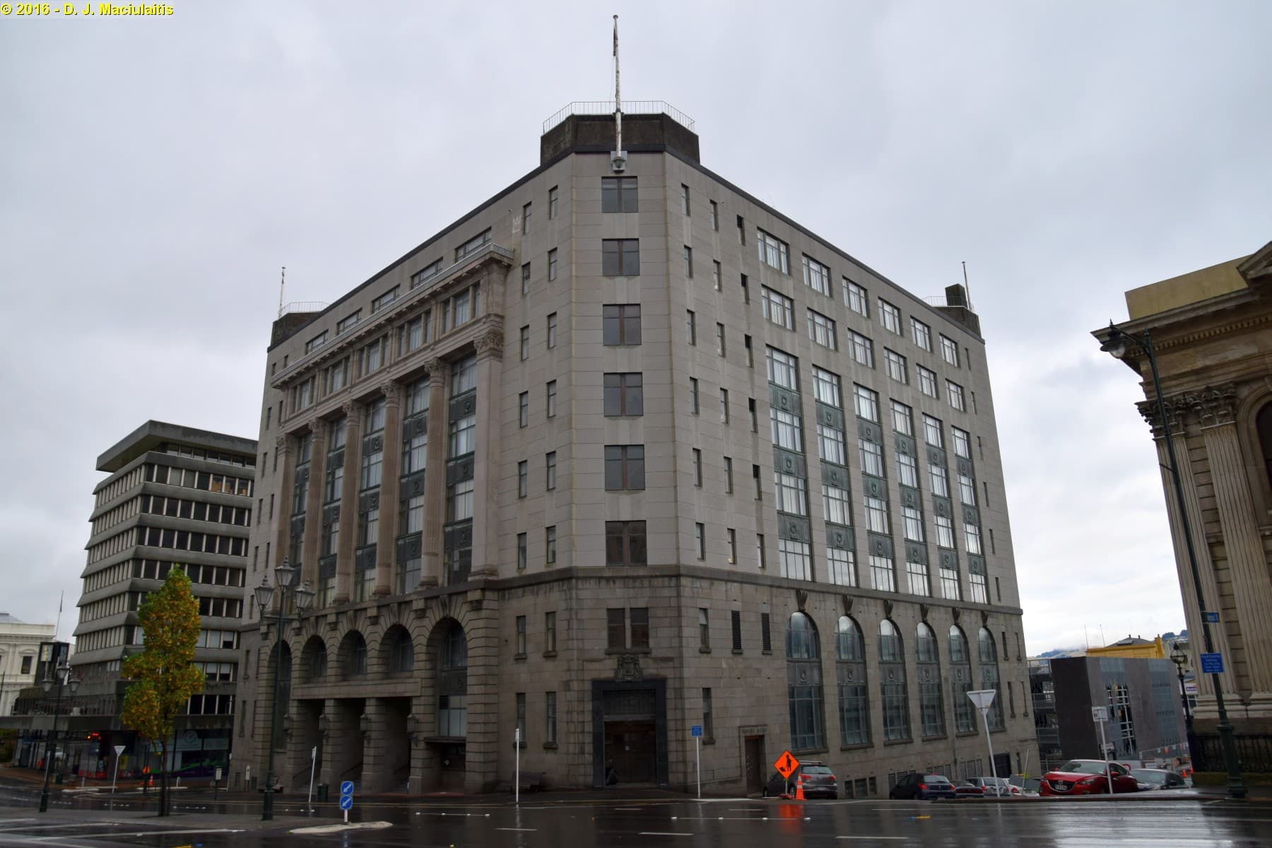 Distinction Dunedin Hotel (via Wikimedia Commons, CC BY 2.0)