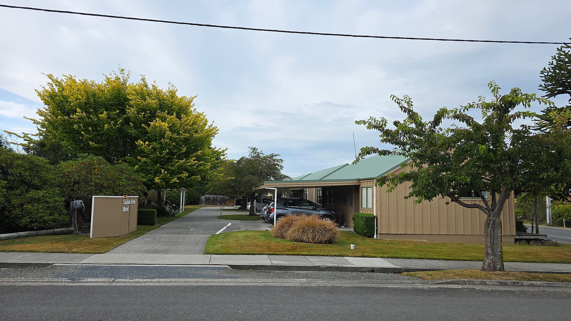 Catlins Area Motel (via Wikimedia Commons, CC BY-SA 3.0)