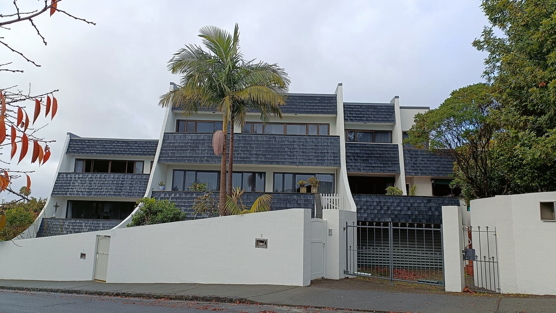 The Parnell Hotel & Conference Centre (via Wikimedia Commons, CC BY-SA 3.0)