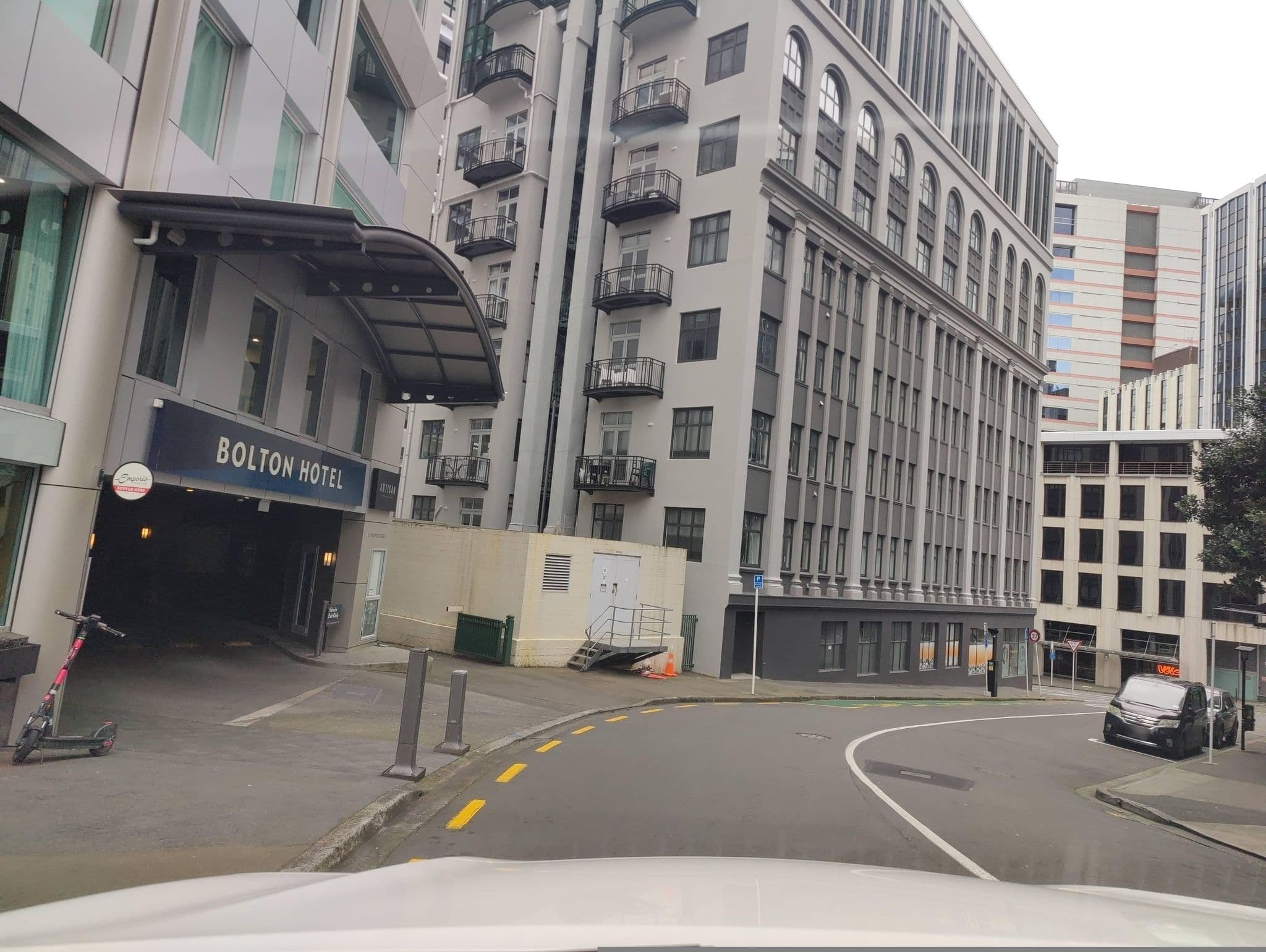 Street view near Bolton Hotel, Thorndon — © elphix (CC BY-SA · Mapillary)