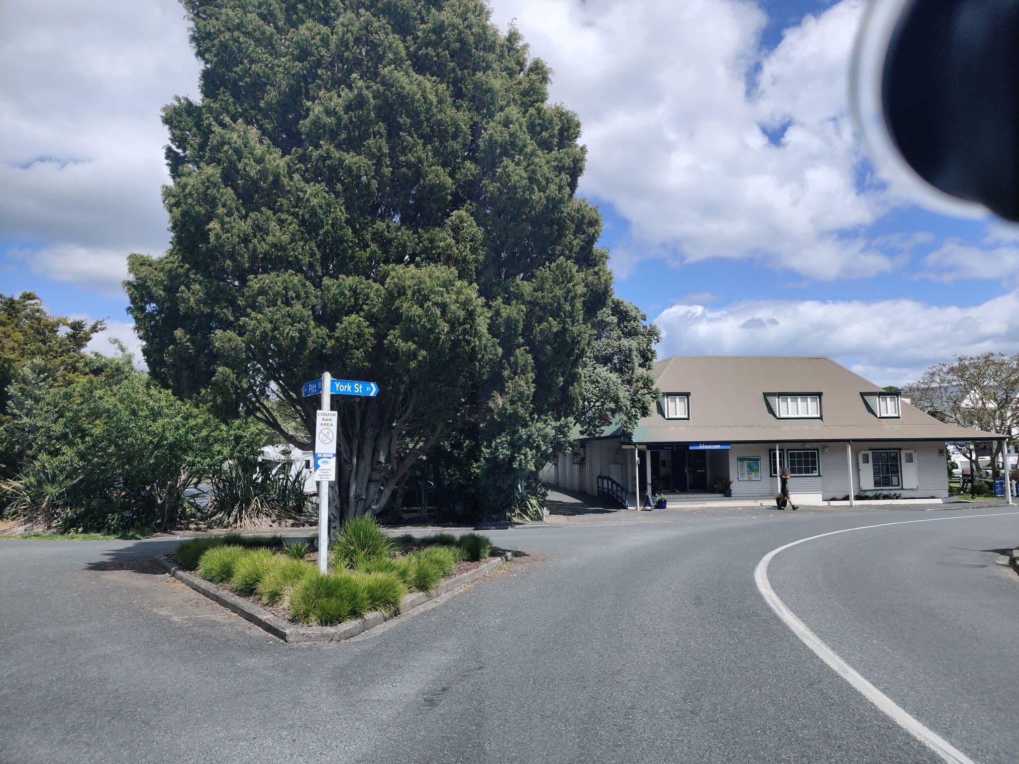 Street view near Hananui Apartments, Paihia — © elphix (CC BY-SA · Mapillary)