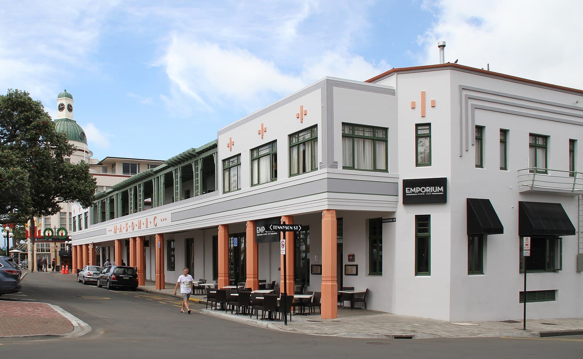 Art Deco Masonic Hotel (via Wikimedia Commons, CC BY 2.0)