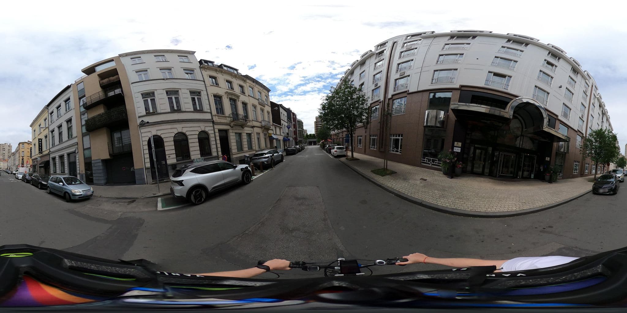 Street view near Renaissance Brussels Hotel, Ixelles — © Stefdegreef (CC BY-SA · Mapillary)