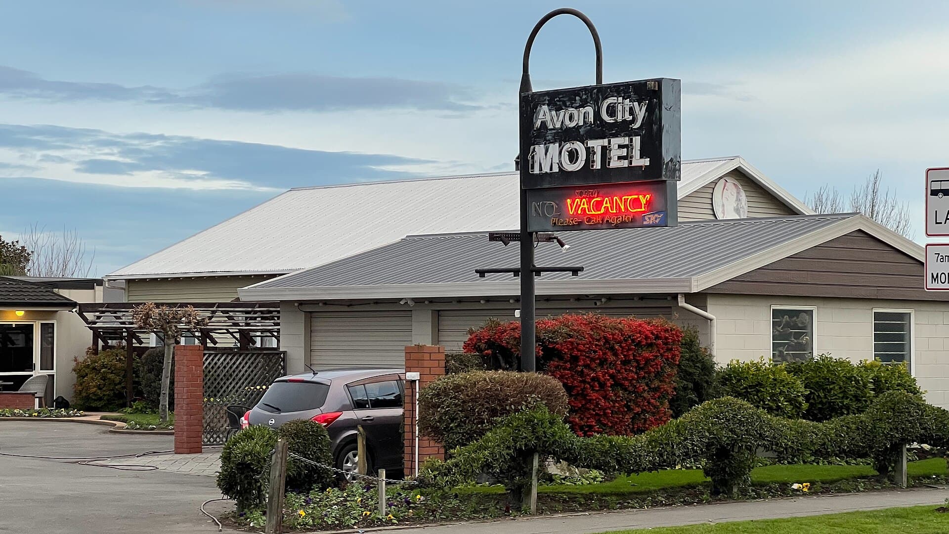 Avon City Motel (via Wikimedia Commons, CC BY-SA 4.0)