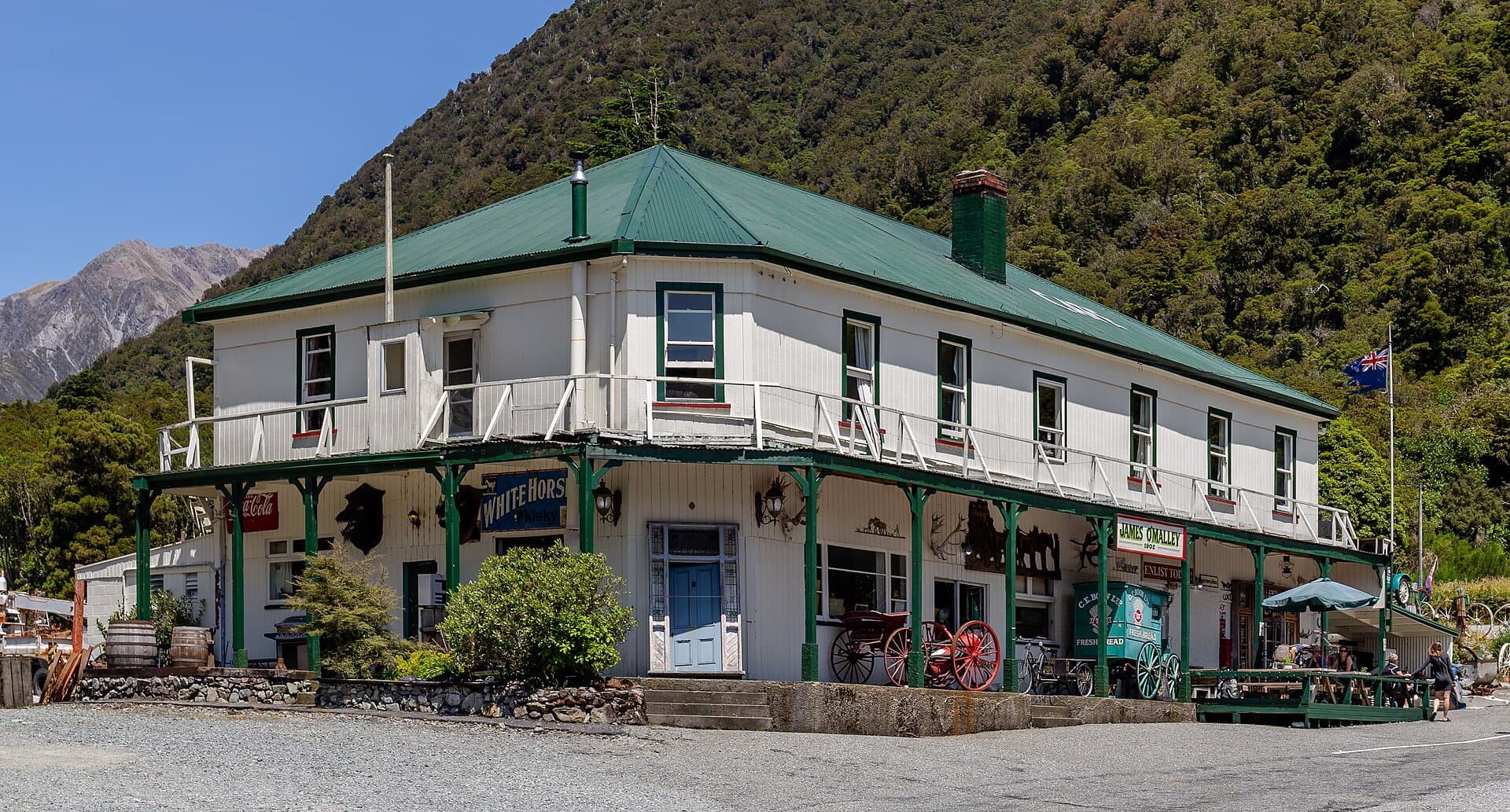 Otira Stagecoach Hotel (via Wikimedia Commons, CC BY-SA 4.0)
