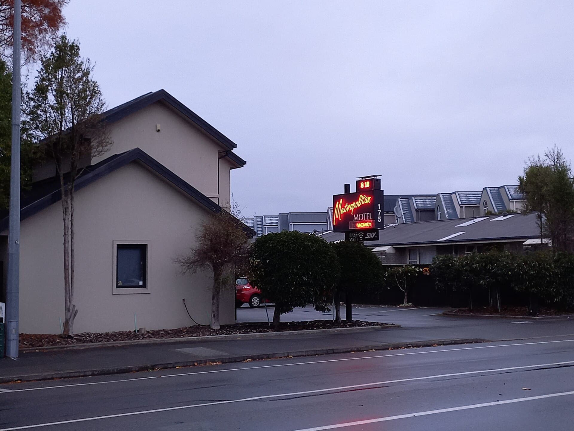 Metropolitan Motel on Riccarton (via Wikimedia Commons, CC BY-SA 3.0)