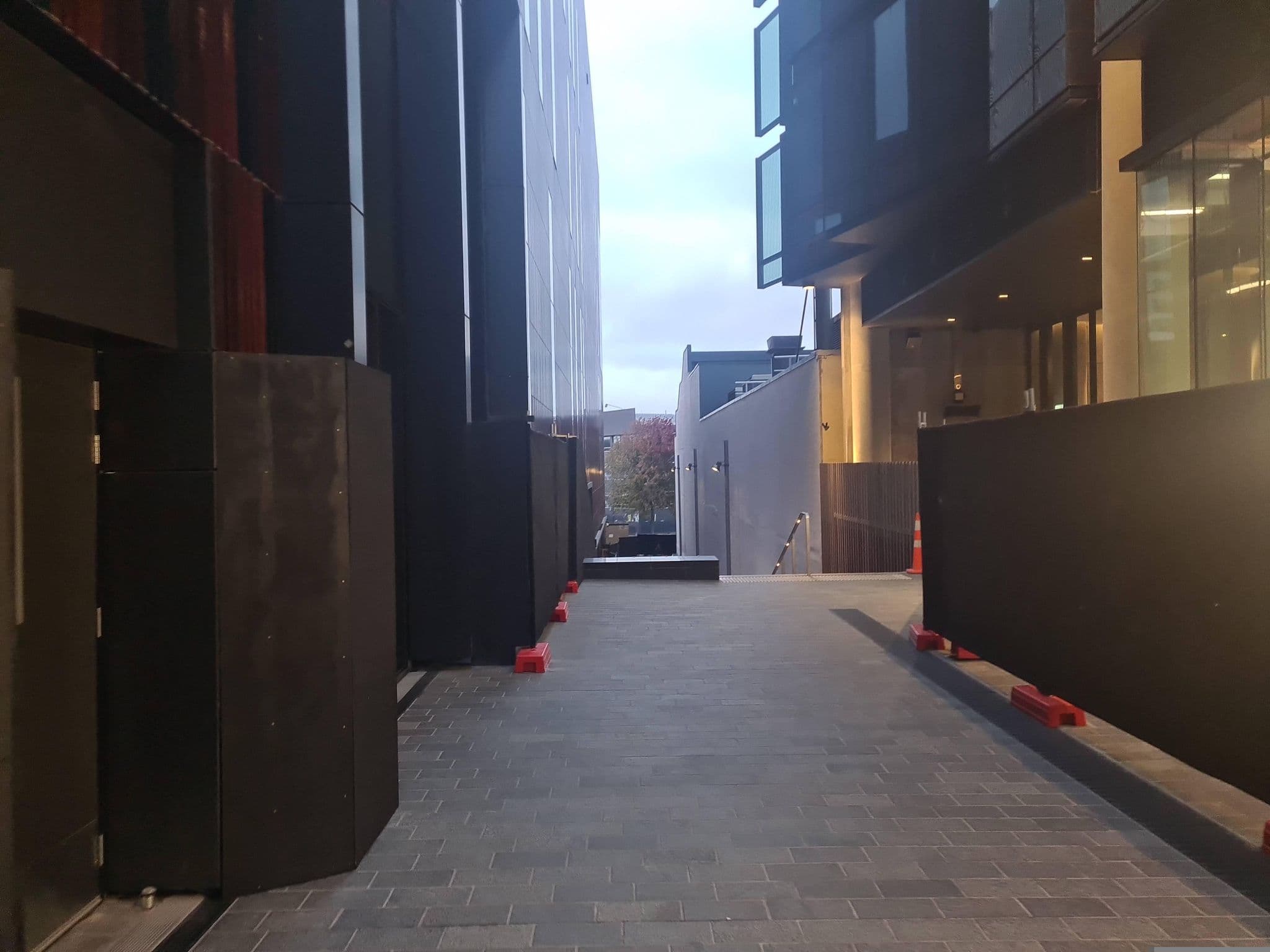 Street view near Horizon Hotel, Auckland — © coykoi (CC BY-SA · Mapillary)