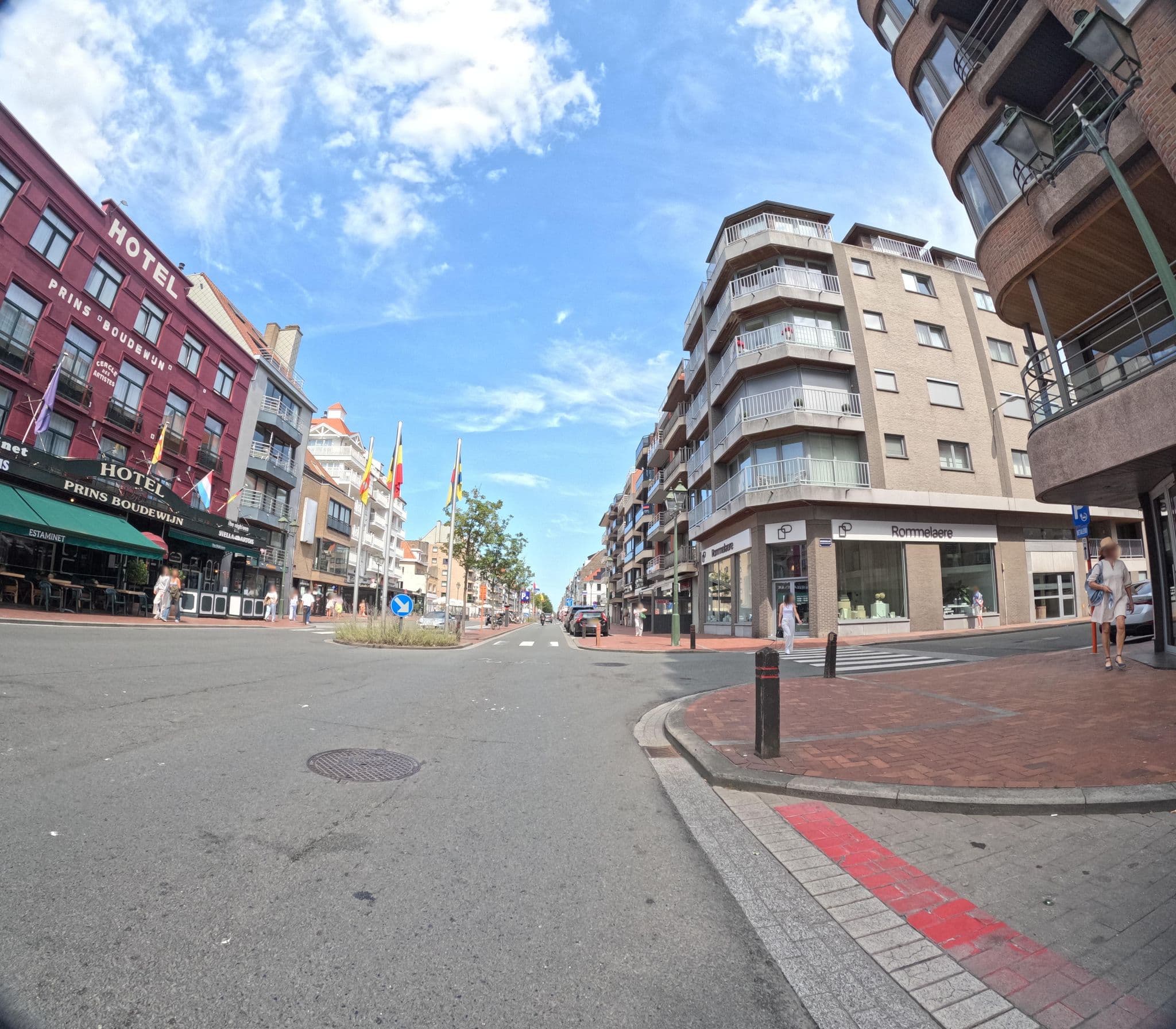 Street view near Hôtel Prins Boudewijn, Knokke — © filipc (CC BY-SA · Mapillary)