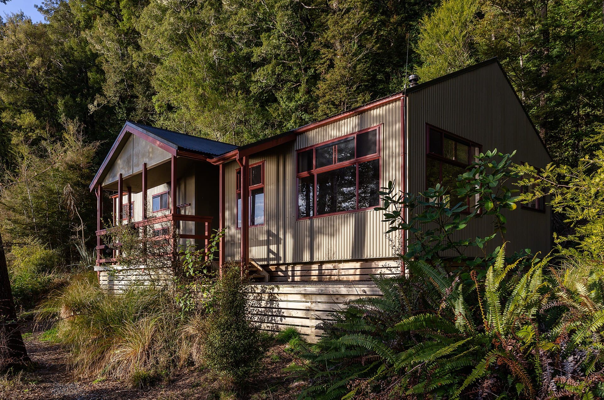 Sabine Hut (via Wikimedia Commons, CC BY-SA 4.0)