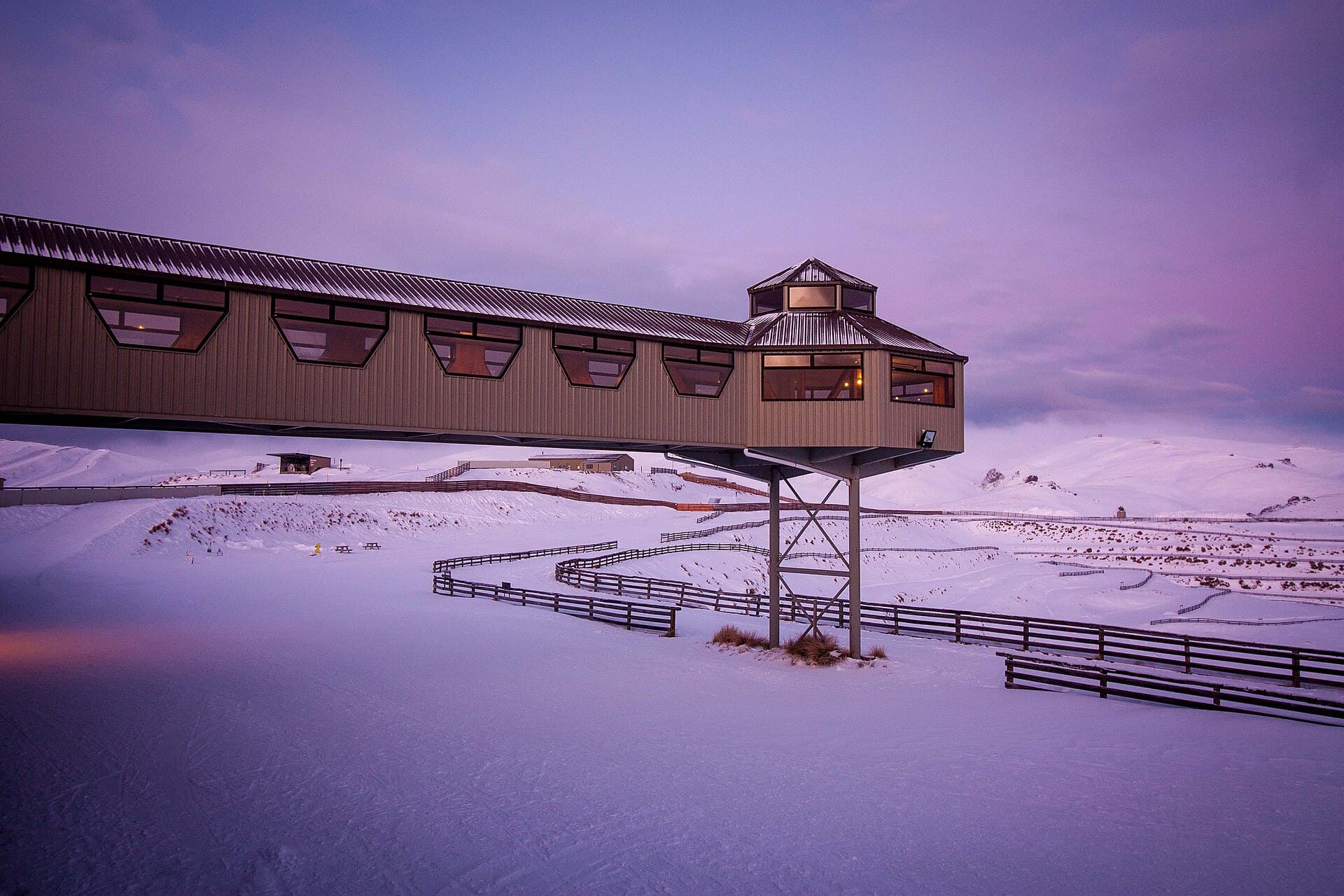 Snow Farm Lodge (via Wikimedia Commons, CC BY-SA 4.0)