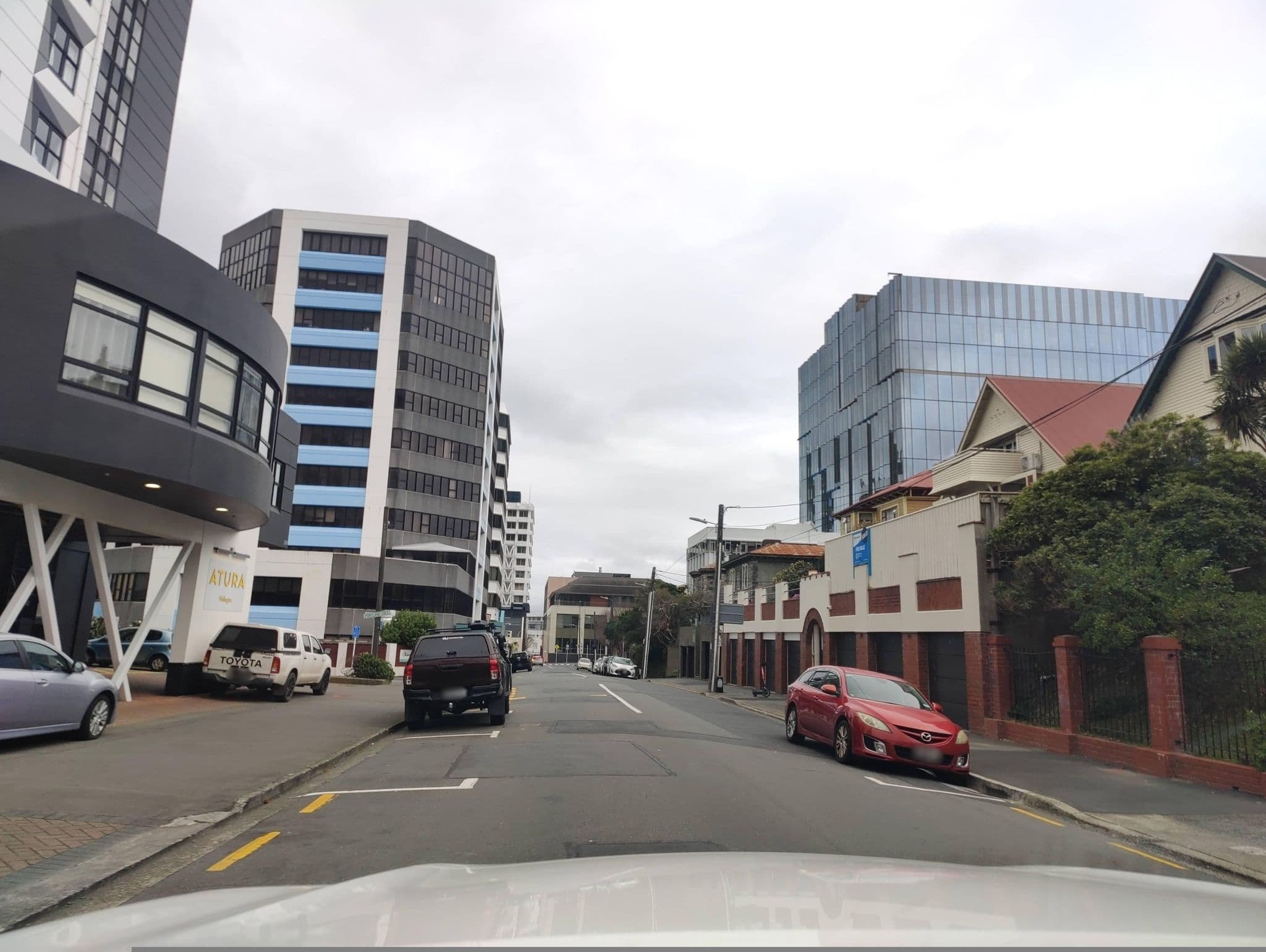 Street view near Wellington Quarter Hotel, Thorndon — © elphix (CC BY-SA · Mapillary)