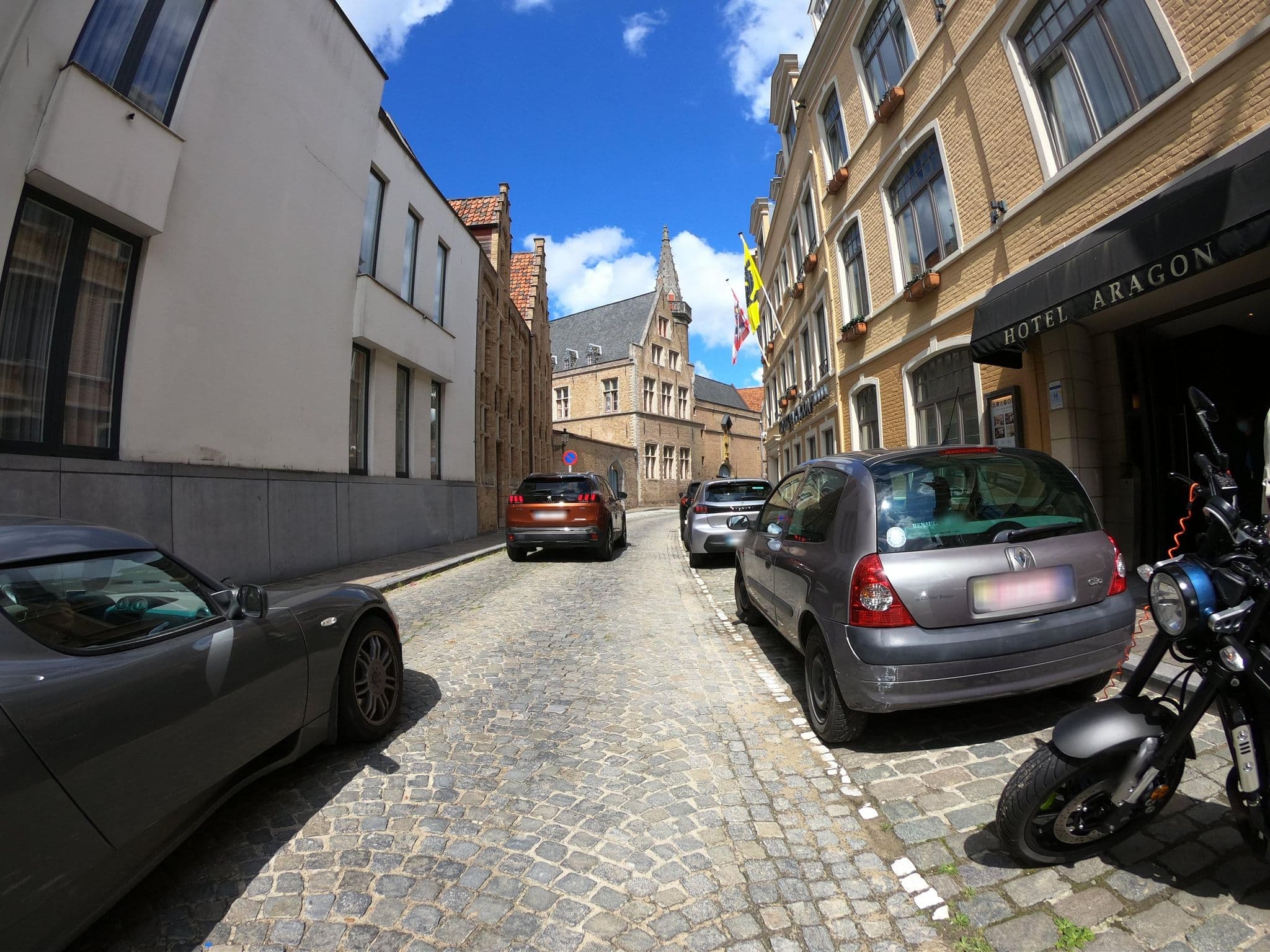 Street view near Aragon, Brugge — © filipc (CC BY-SA · Mapillary)