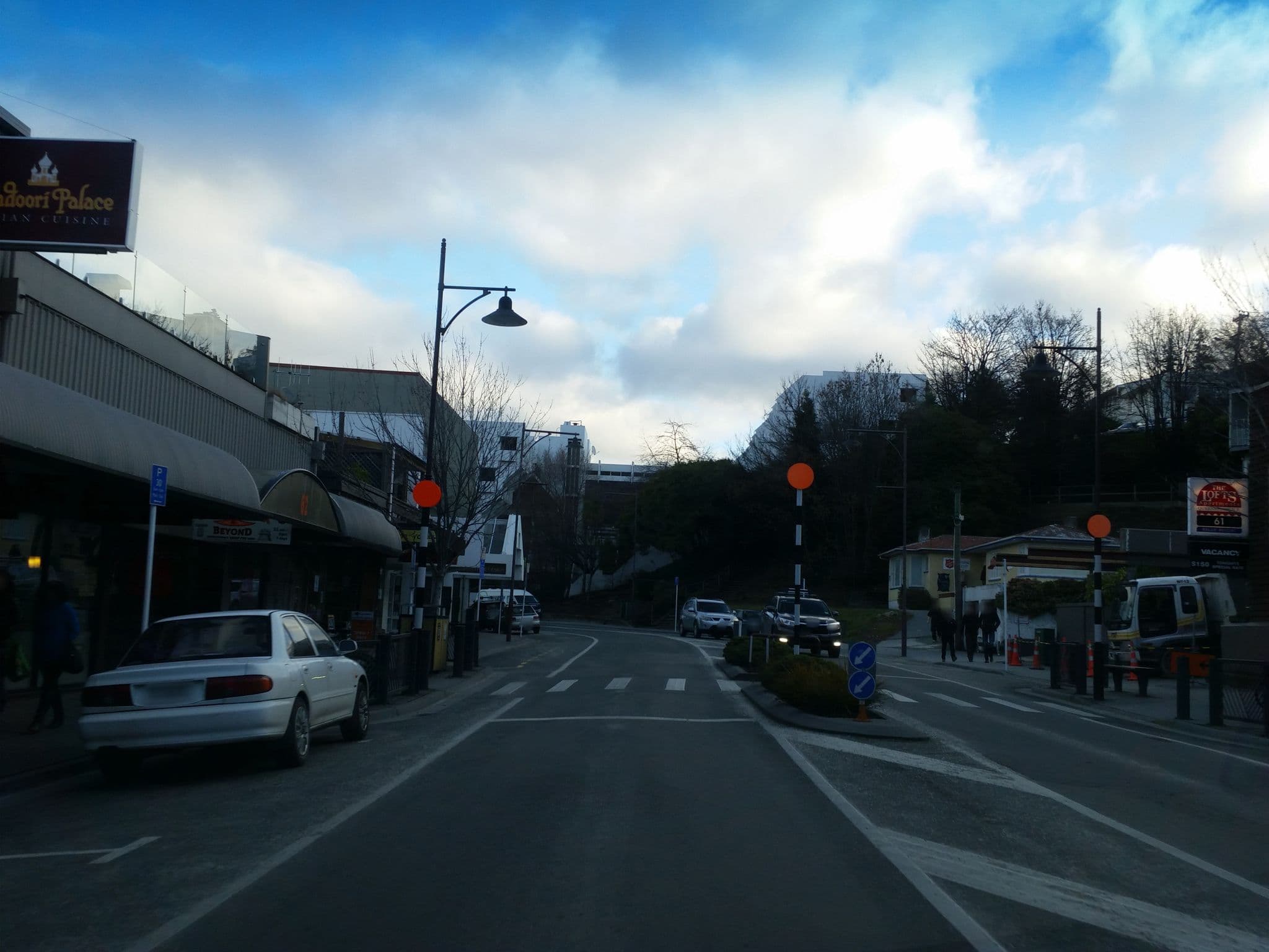 Street view near The Lofts Apartments, Queenstown — © bmannz (CC BY-SA · Mapillary)