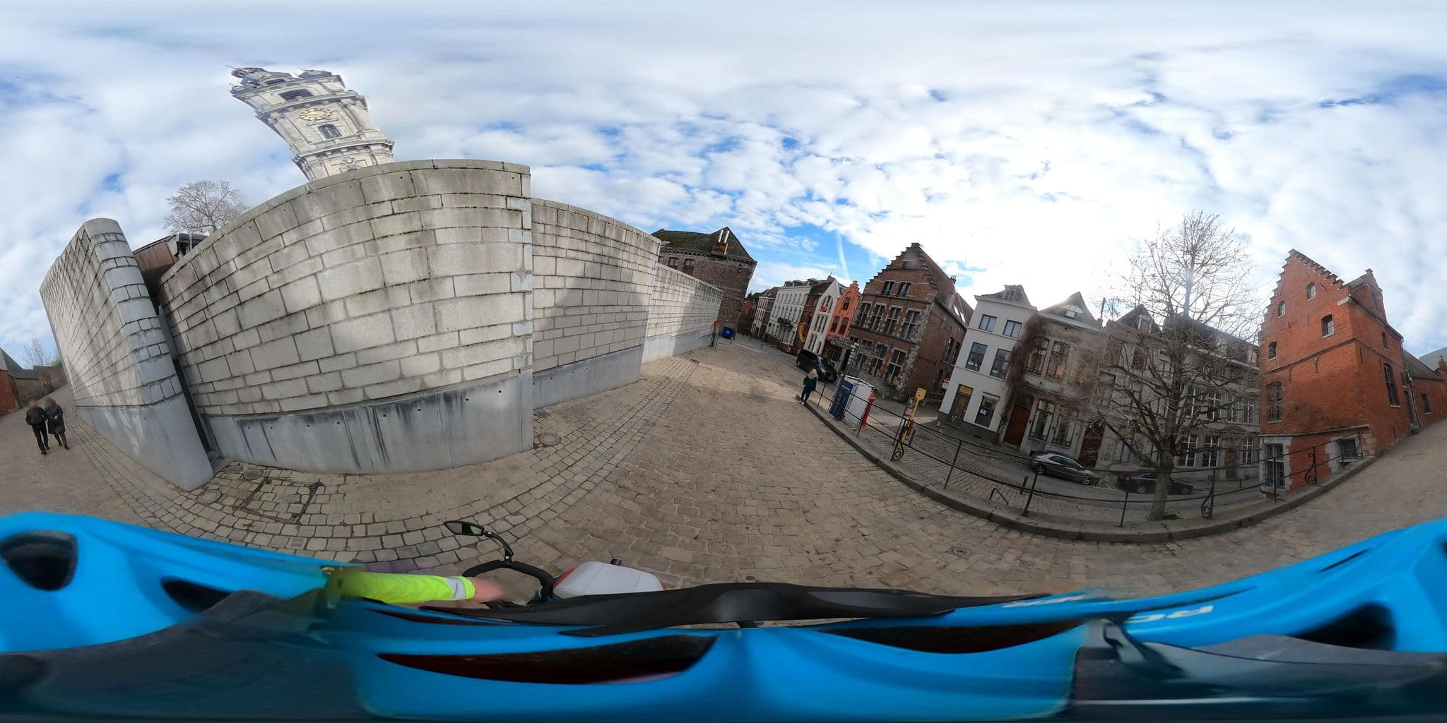 Street view near Auberge de Jeunesse du Beffroi, Mons — © padididejurbise (CC BY-SA · Mapillary)