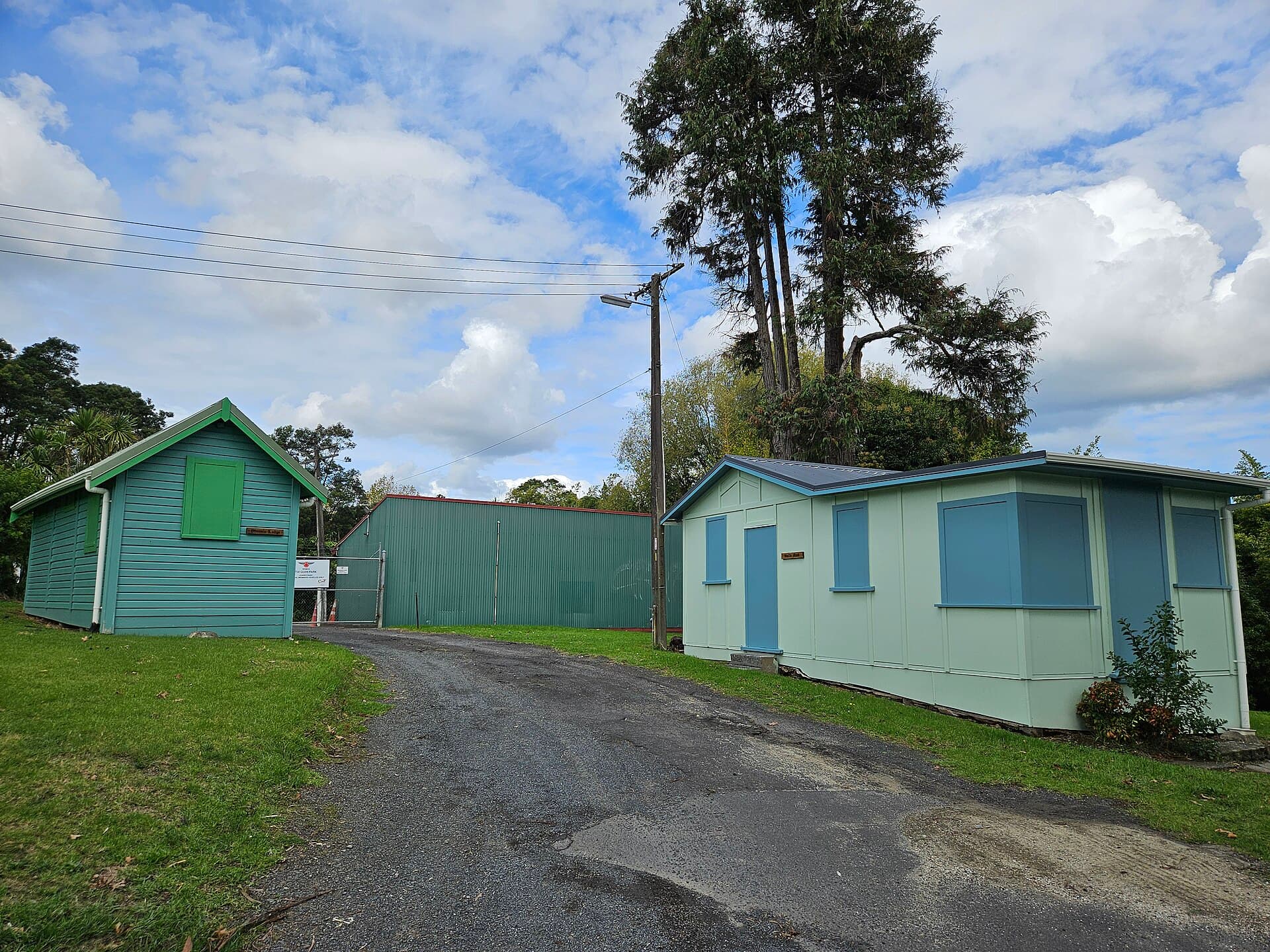 Tui Glen Reserve NZMCA Park (via Wikimedia Commons, CC BY 4.0)