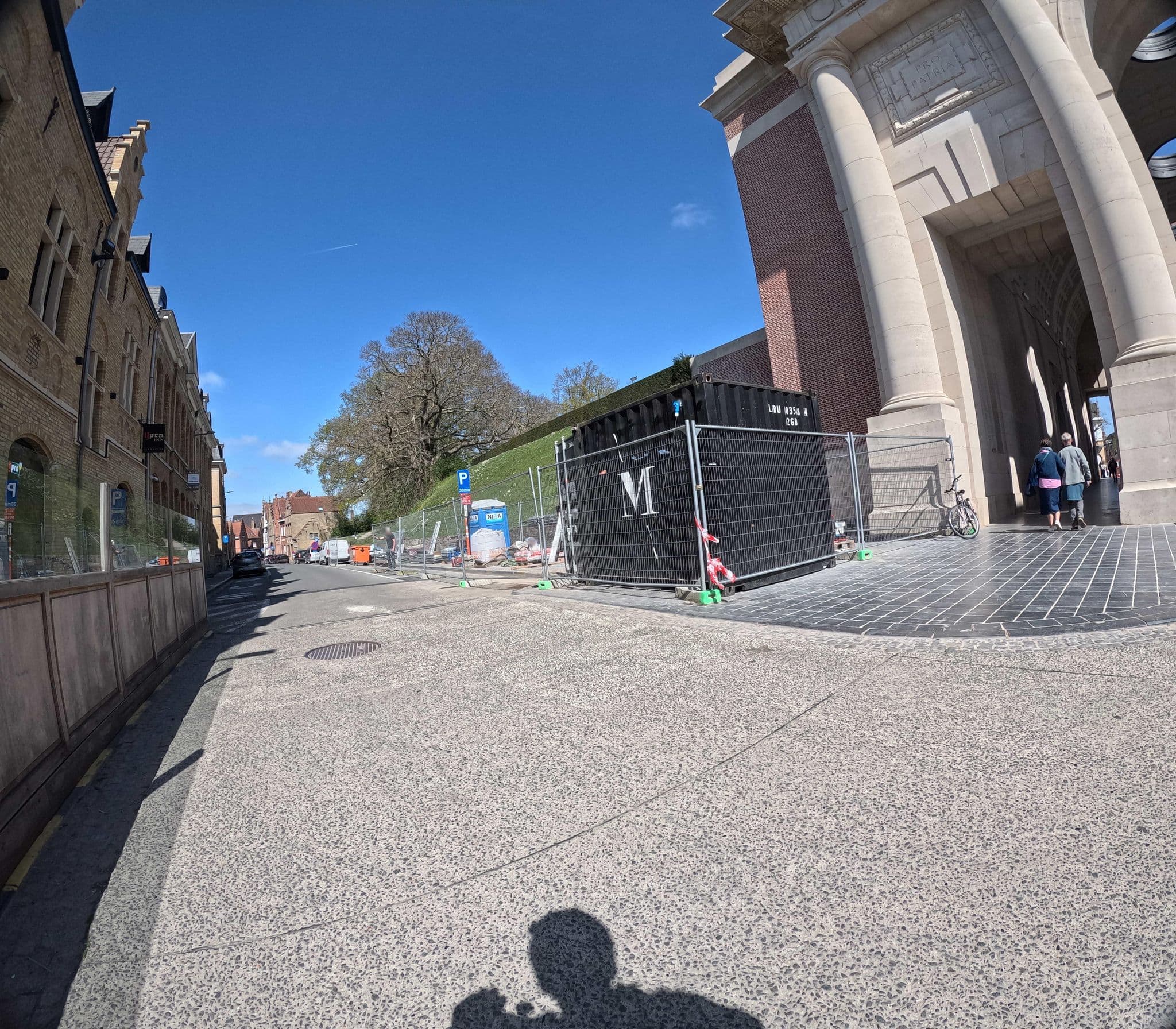 Street view near Menin Gate School Hotel - B&B, Ieper — © filipc (CC BY-SA · Mapillary)