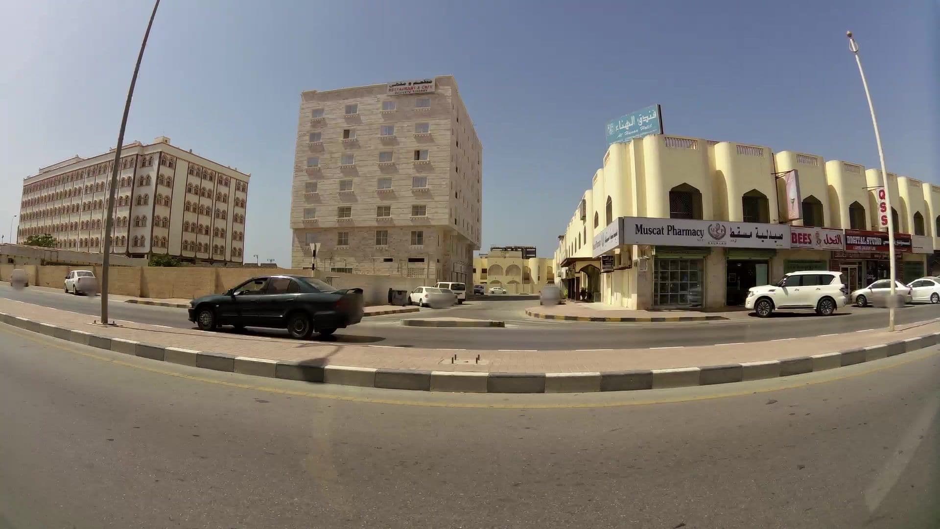 Street view near Al-Hanaa Hotel, Şalālah — © kaartcam (CC BY-SA · Mapillary)