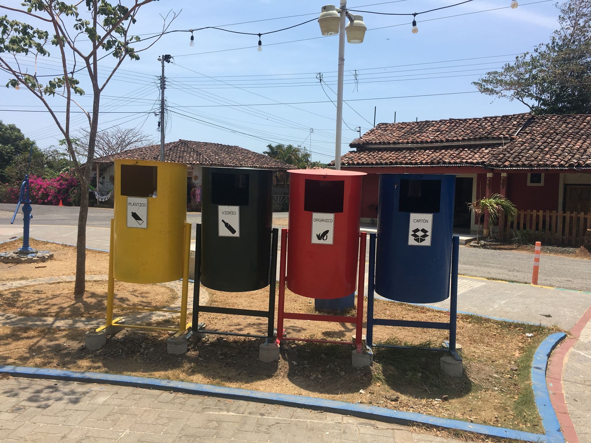 Street view near Santosha Hostel, Pedasí — © nerysgaitan (CC BY-SA · Mapillary)