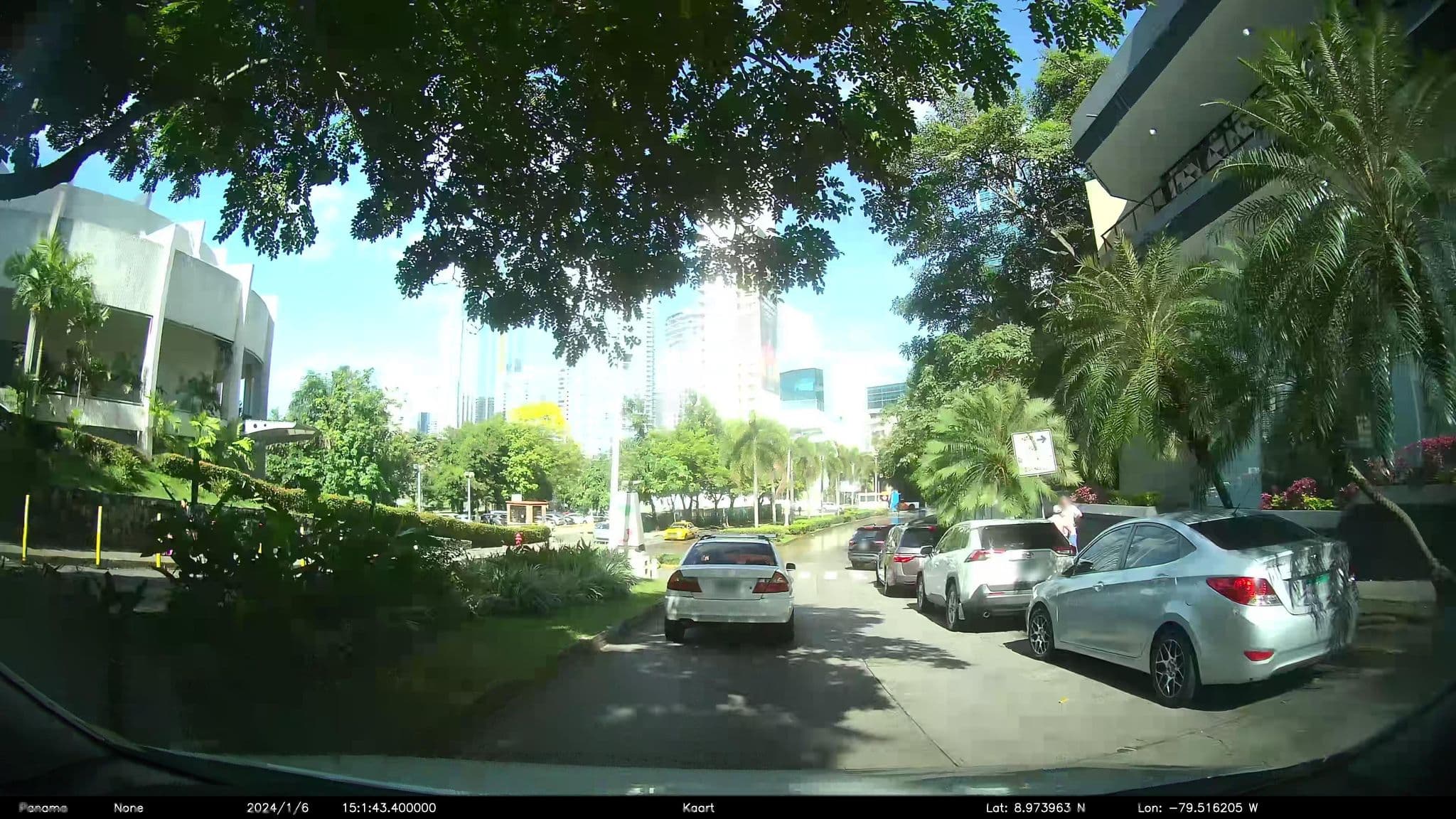 Street view near Plaza Paitilla Inn, Panama City — © kaart_2 (CC BY-SA · Mapillary)
