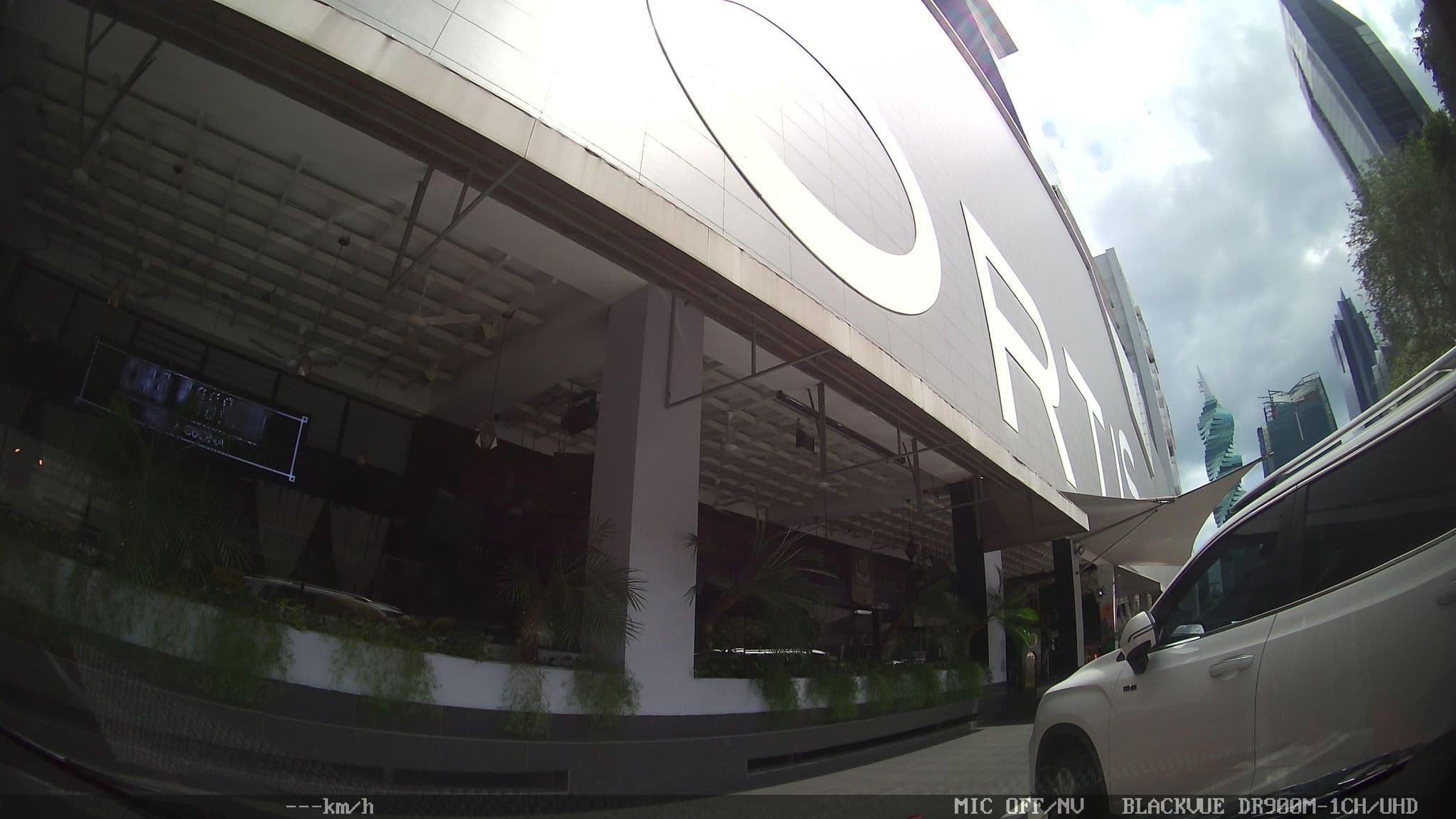 Street view near Sortis Hotel, Spa & Casino, Autograph Collection, Panama City — © kaart_4 (CC BY-SA · Mapillary)