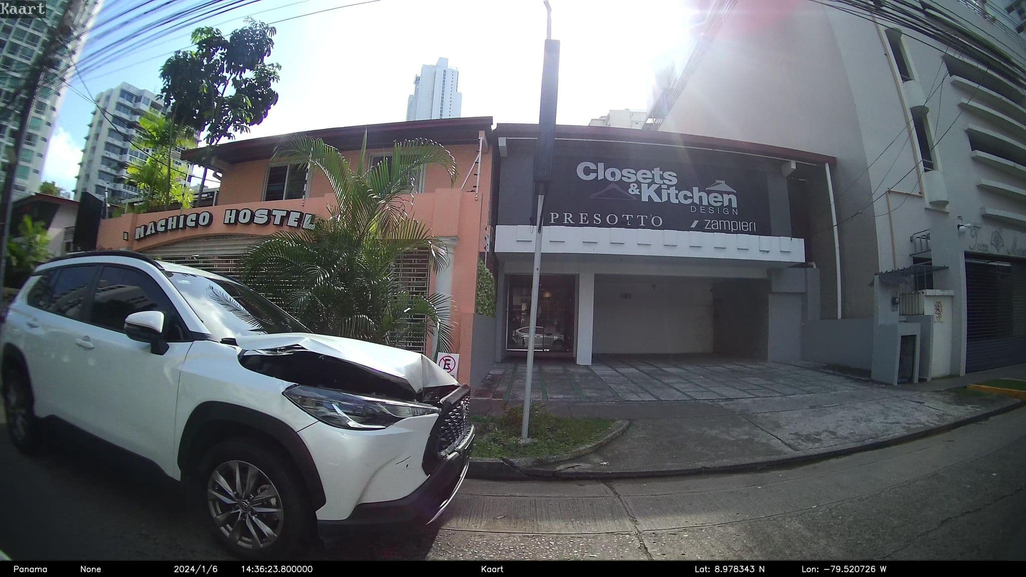 Street view near Hostel Machico, Panama City — © kaart_2 (CC BY-SA · Mapillary)