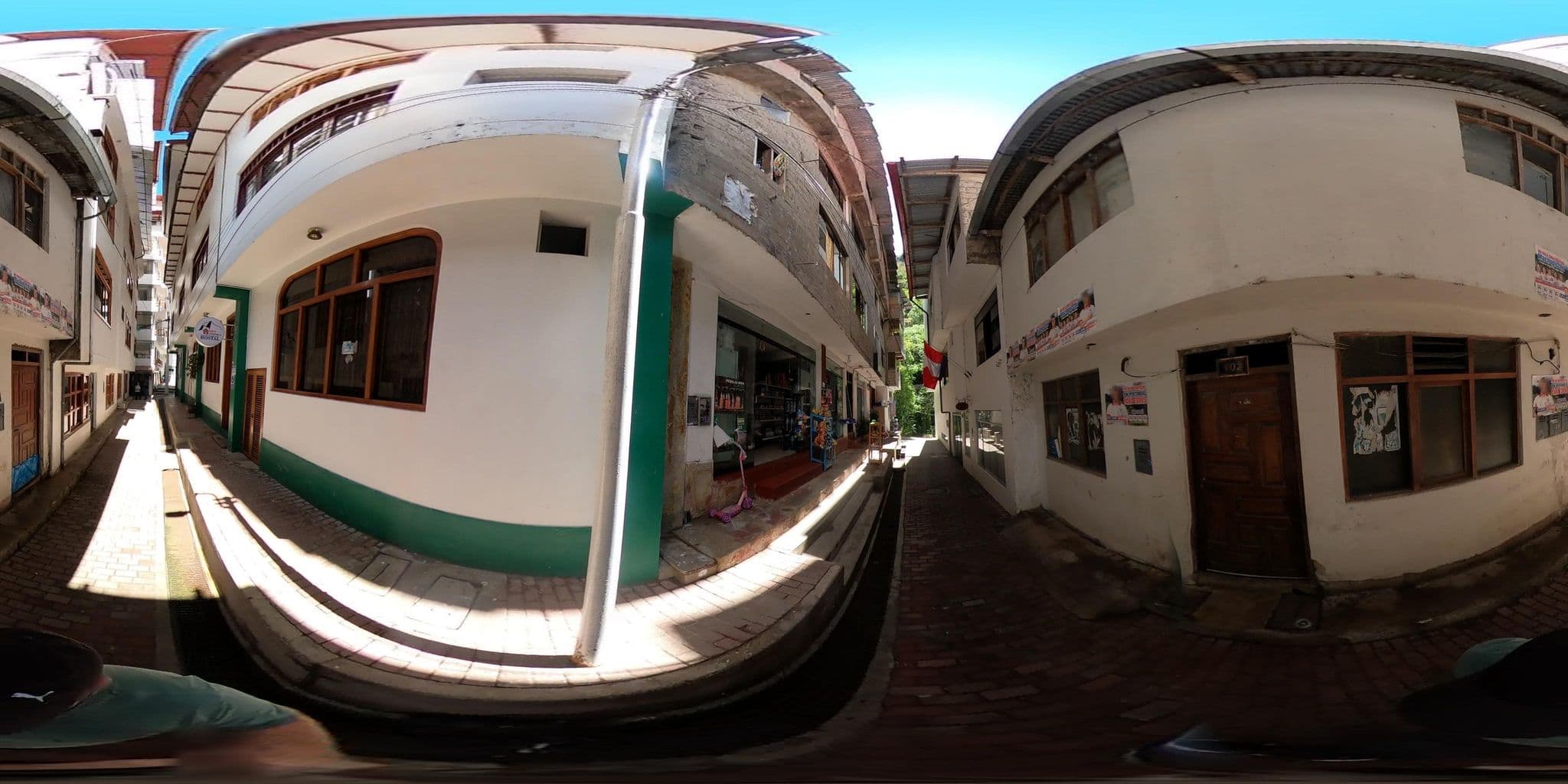 Street view near Hostal Pakarina, Machupicchu
