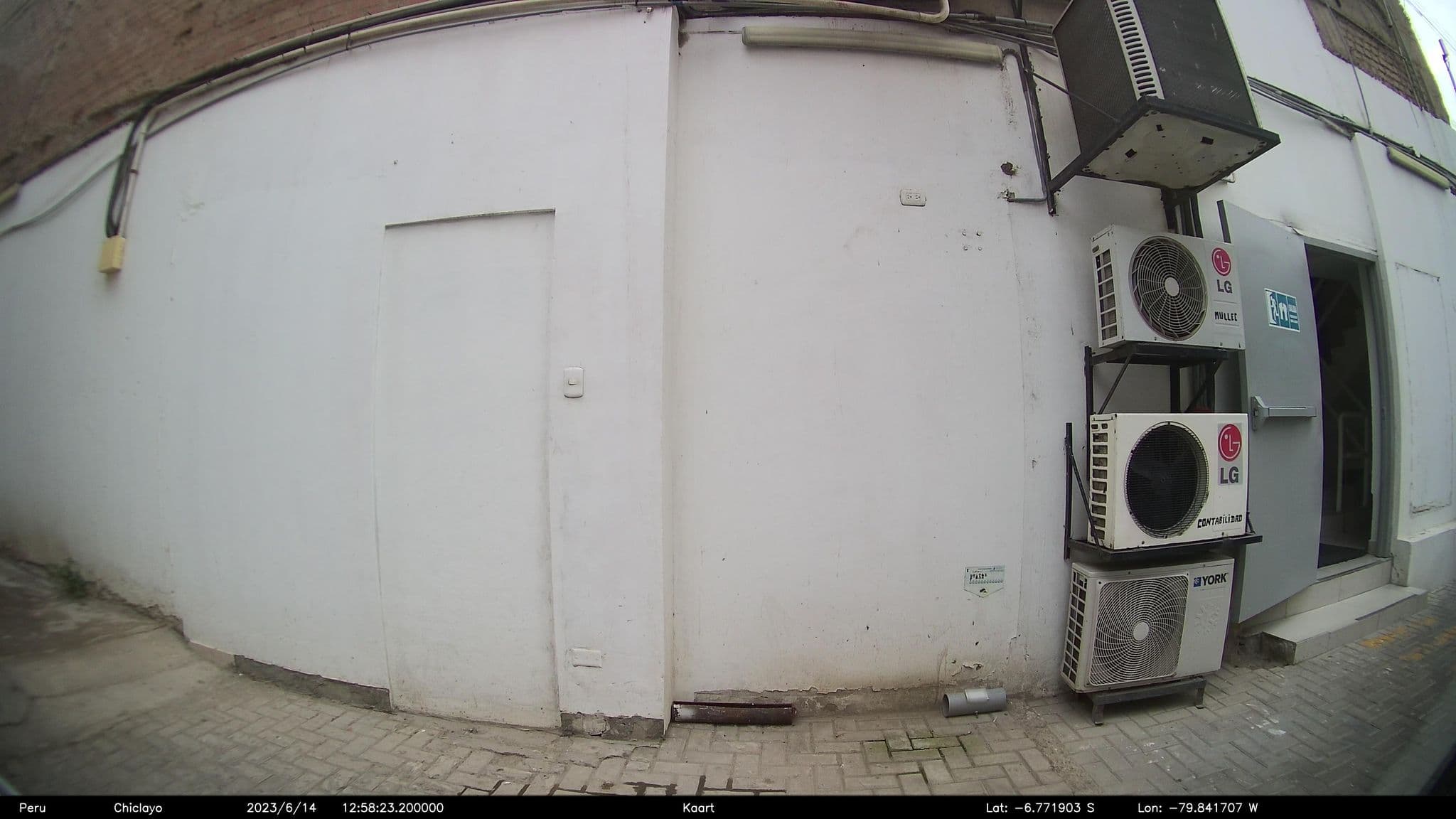 Street view near Real Hostal, Chiclayo — © kaart_2 (CC BY-SA · Mapillary)