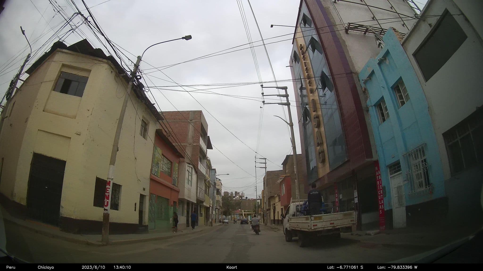 Street view near Hostel Glamour, Chiclayo — © kaart_2 (CC BY-SA · Mapillary)